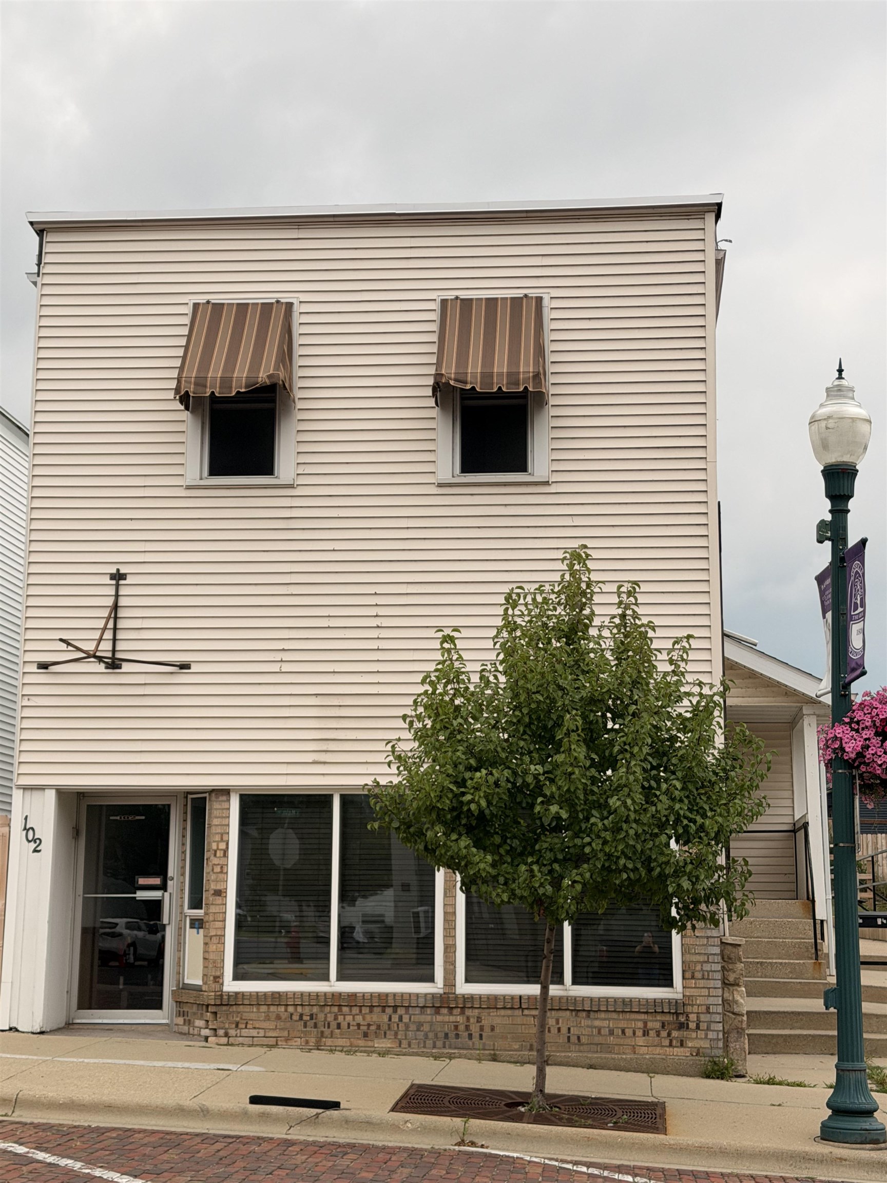102 E Main Street — photo