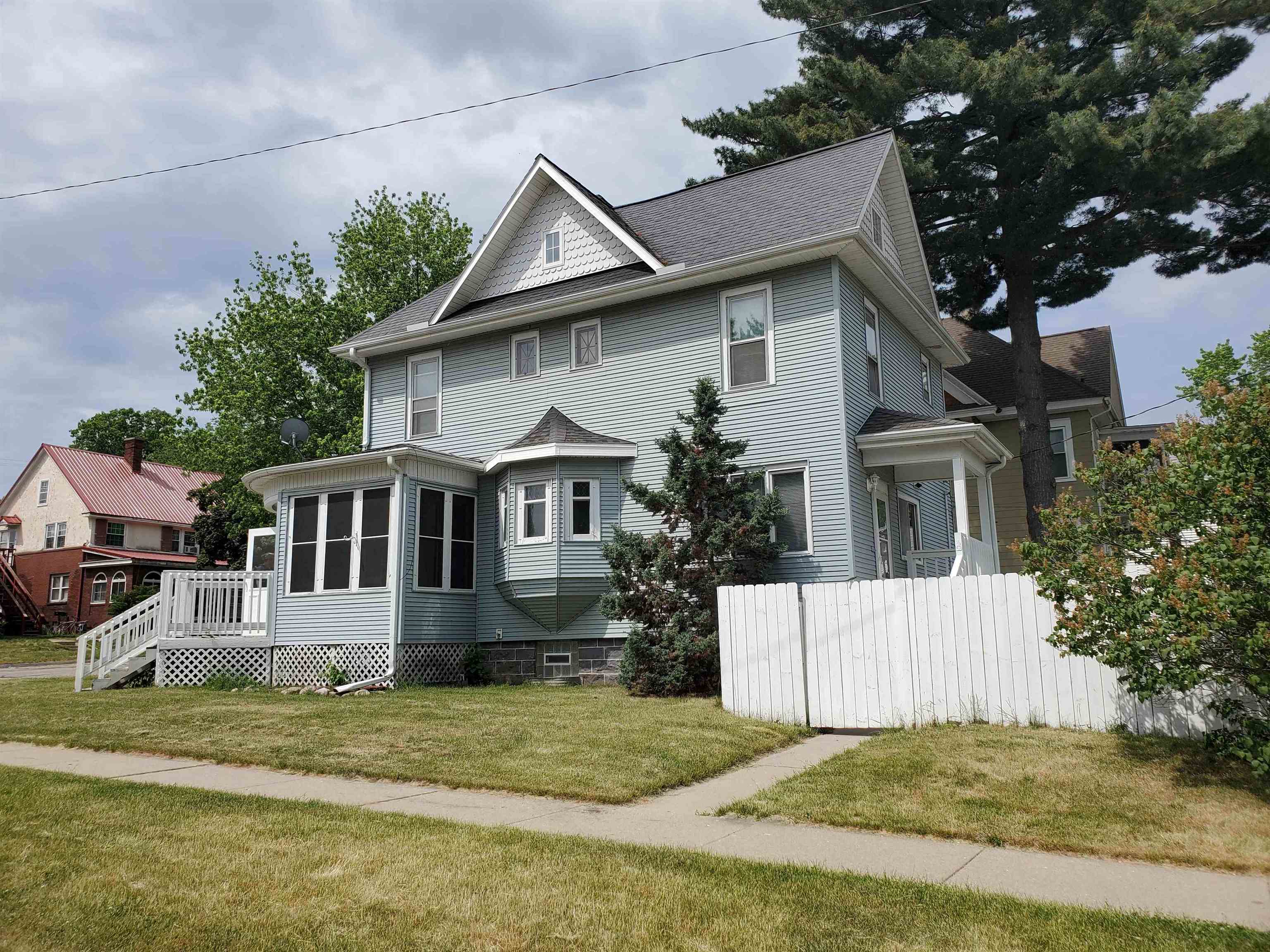 401 W Conant Street — photo