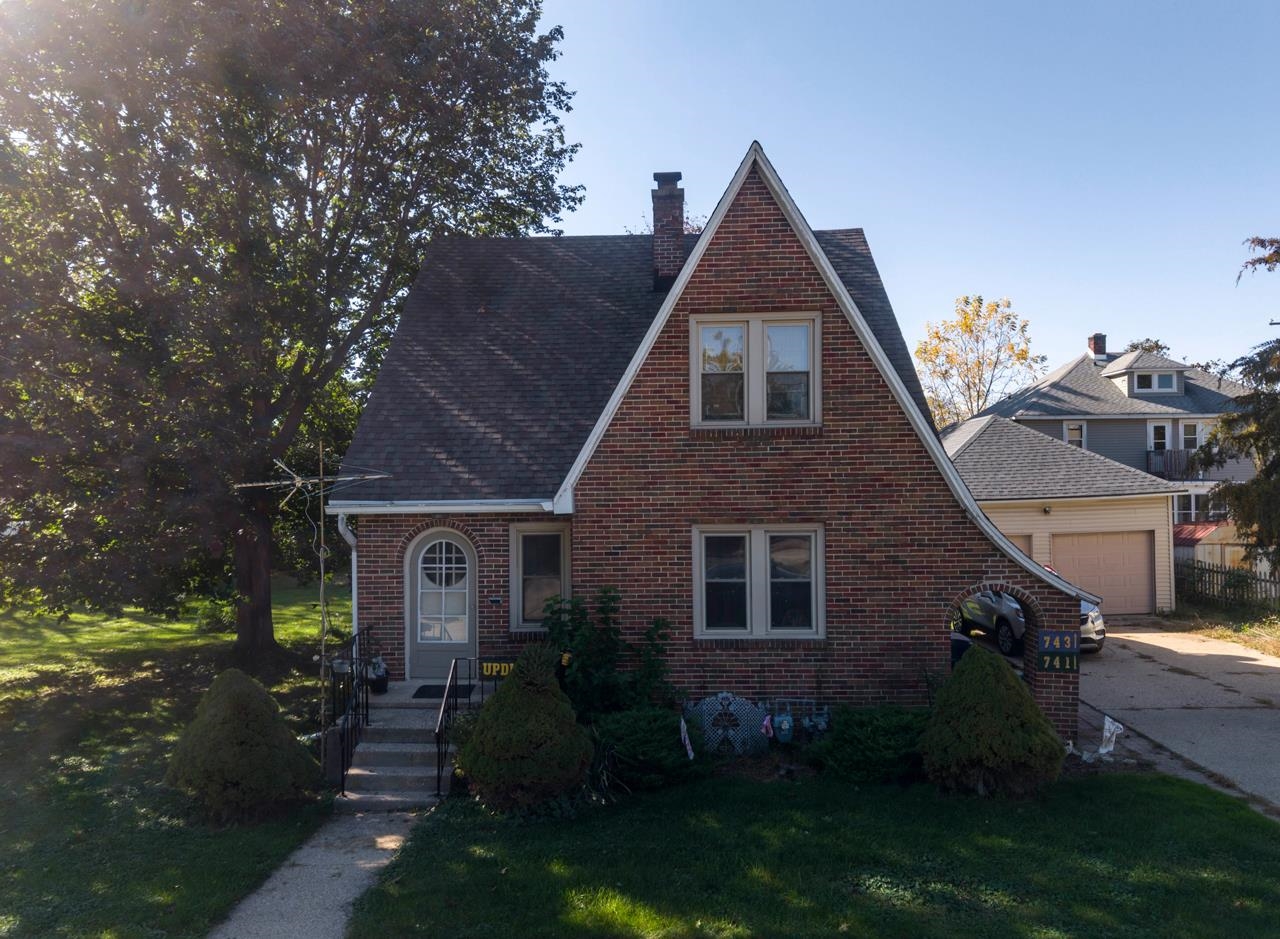 741 Caroline Street — photo