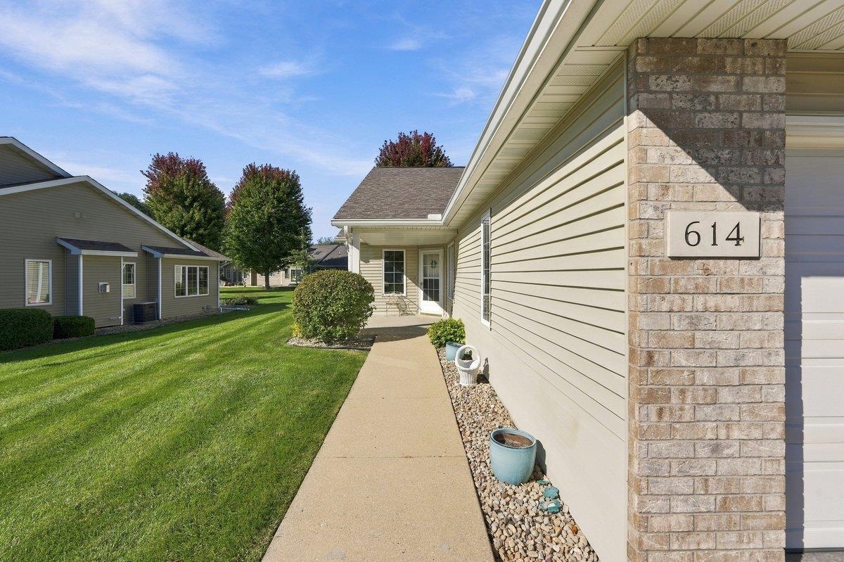 614 Springbrook Circle, DeForest, WI 53532 — photo 3