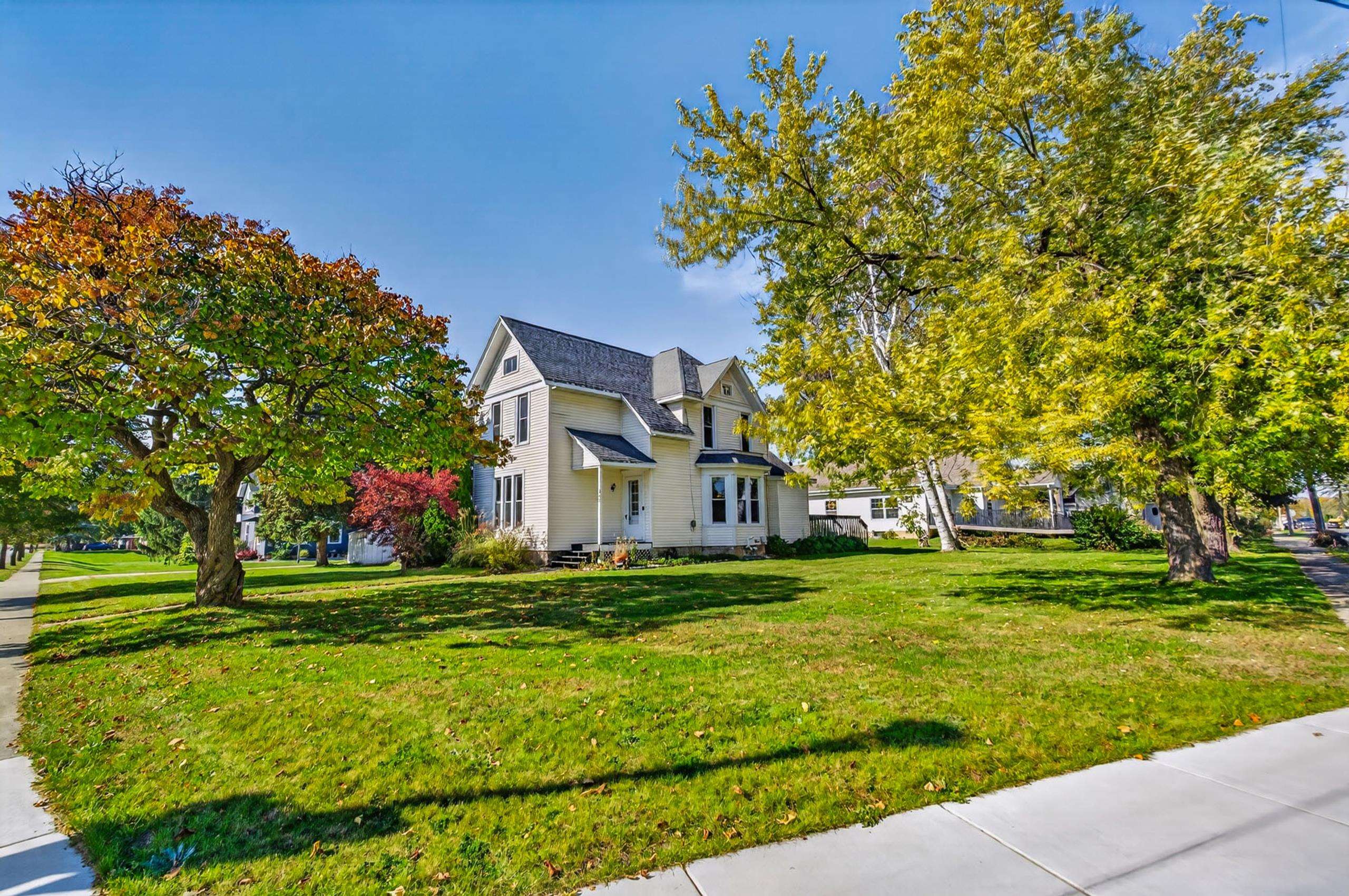 302 W Main Street — photo