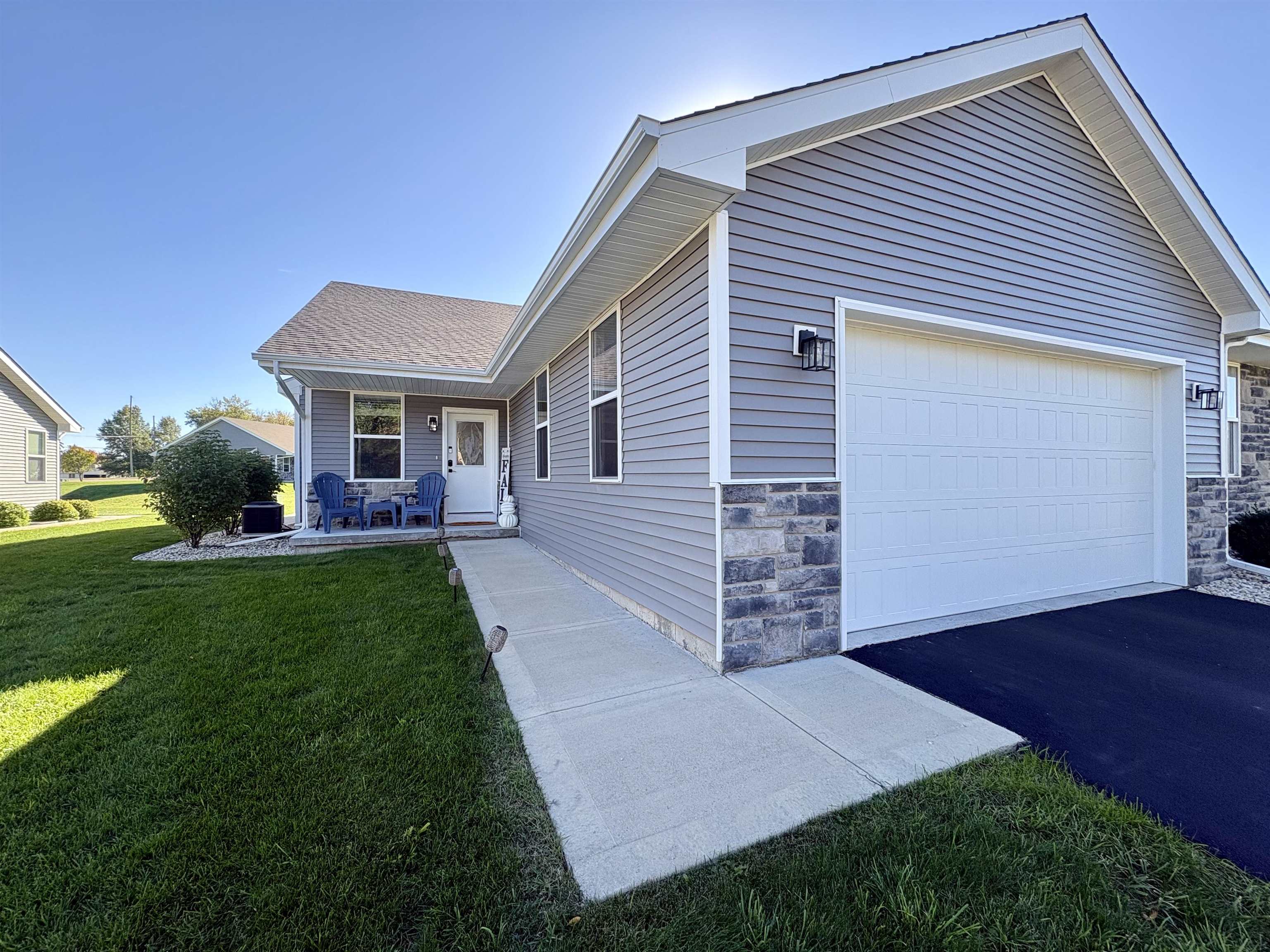 217 W Meadows Drive — photo