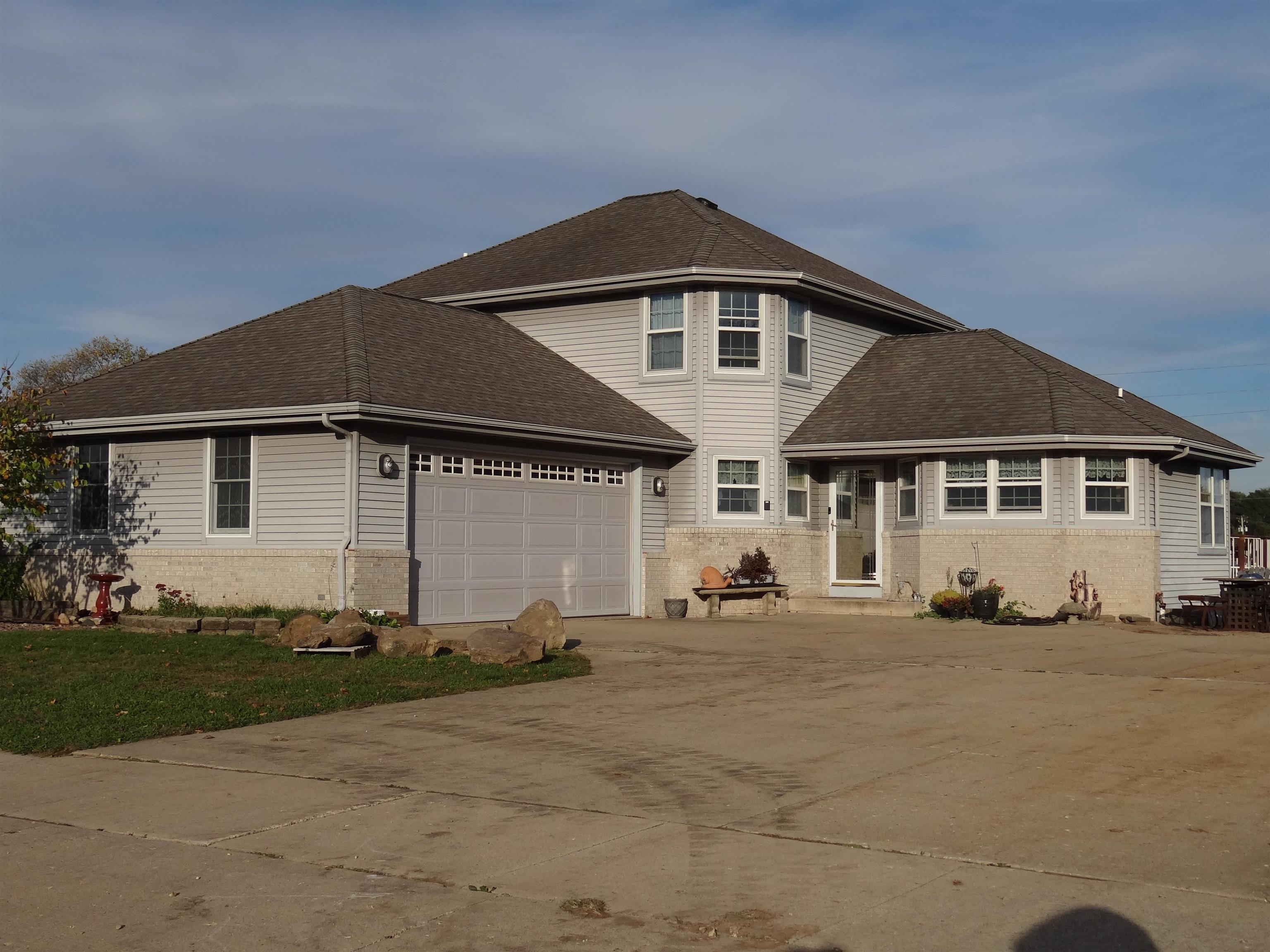 1046 Summerhill Drive — photo