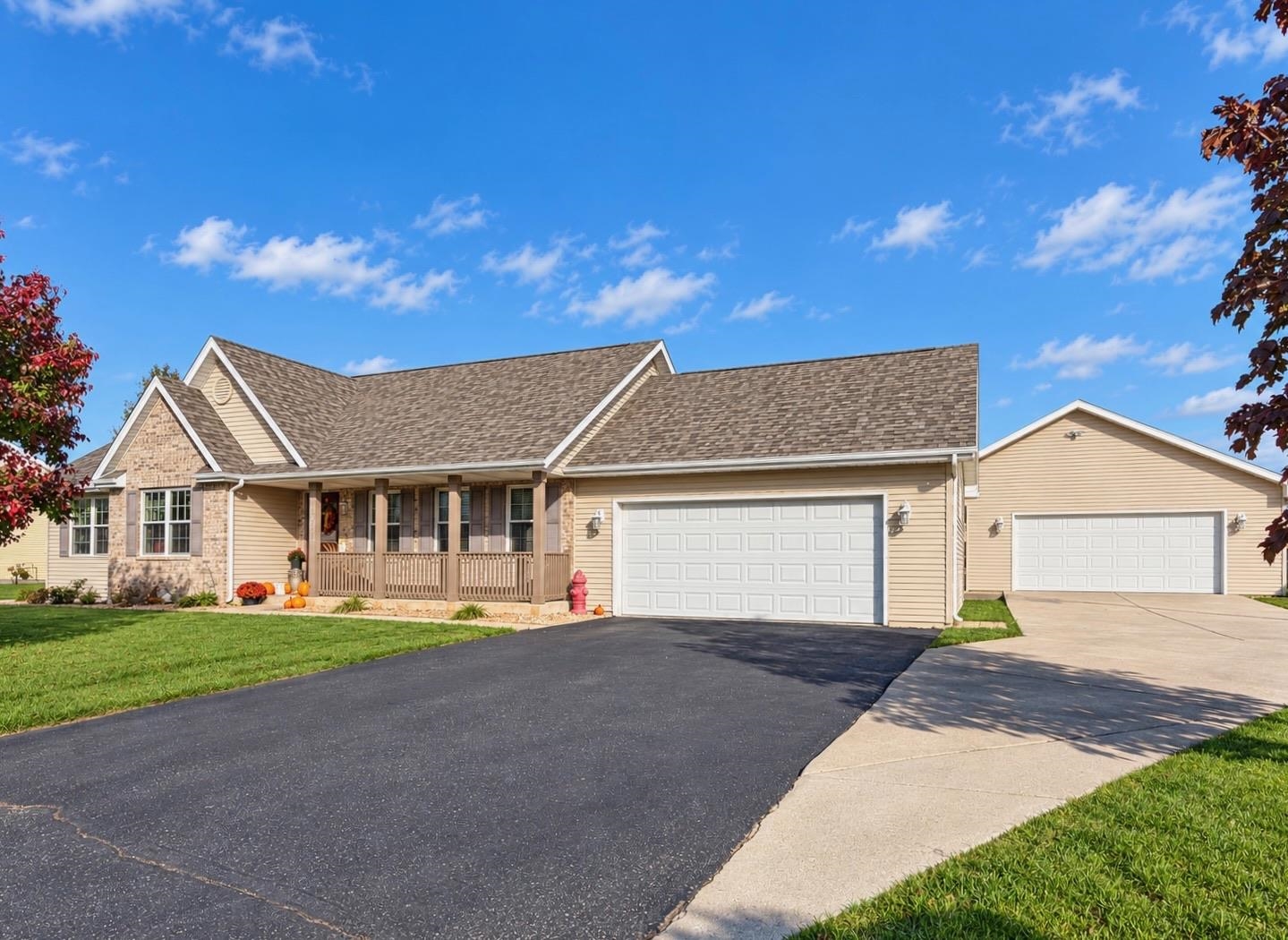 1011 E Whippoorwill Way — photo