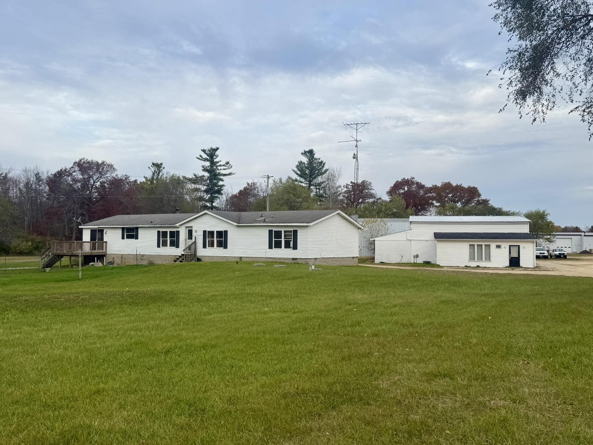 22990 Highway 21 — photo