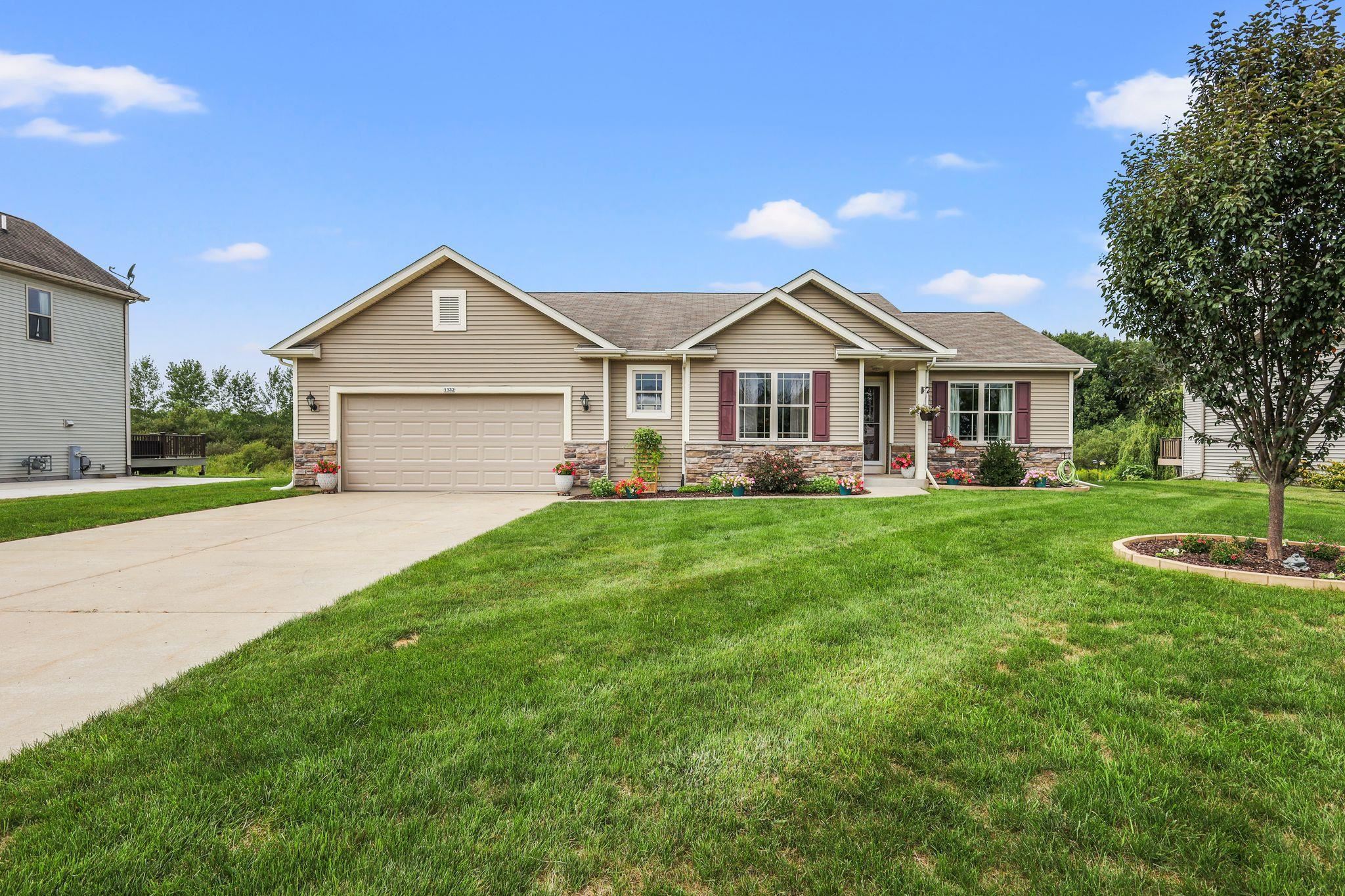 1132 Red Oak Circle — photo