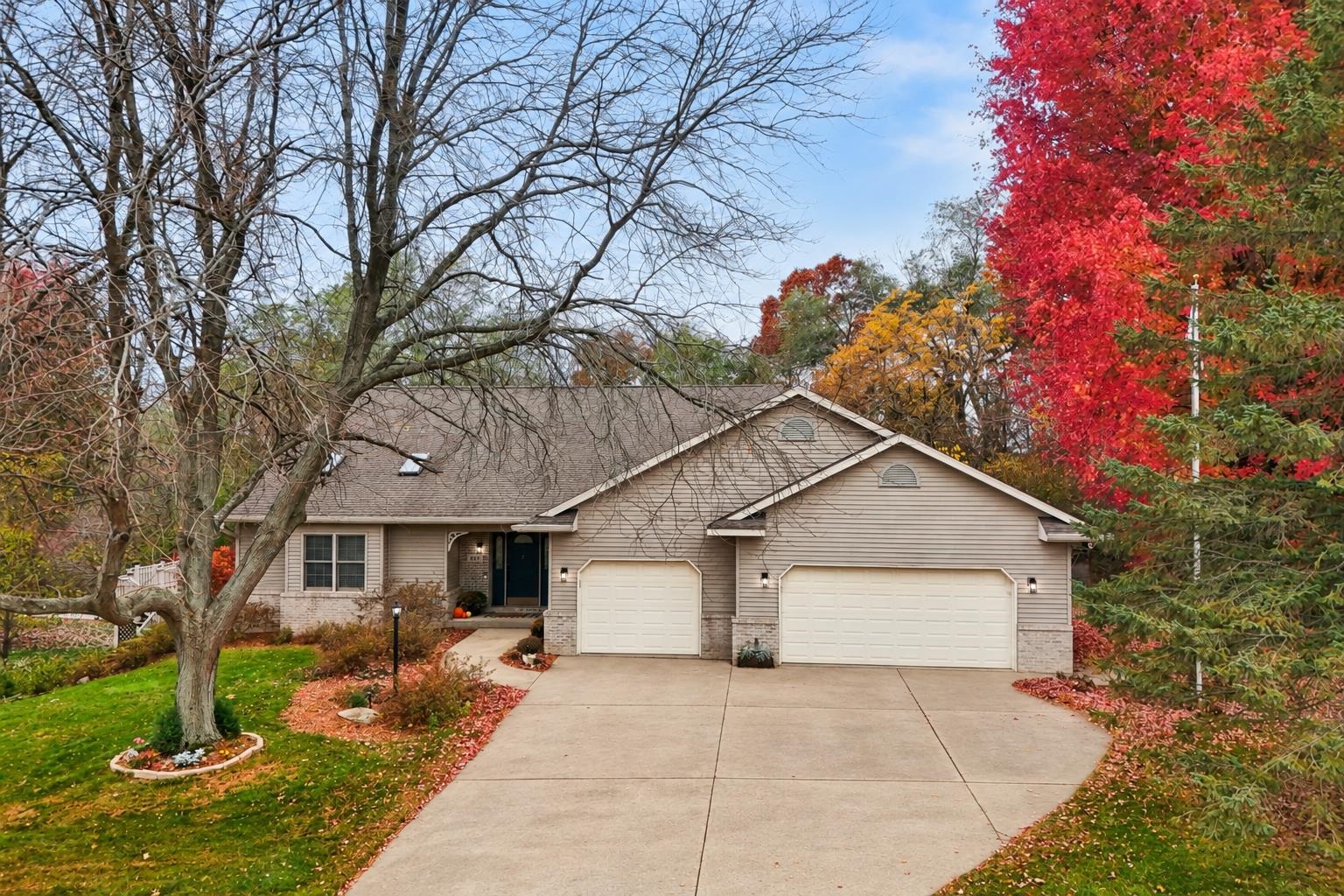 828 Pine Grove Drive — photo