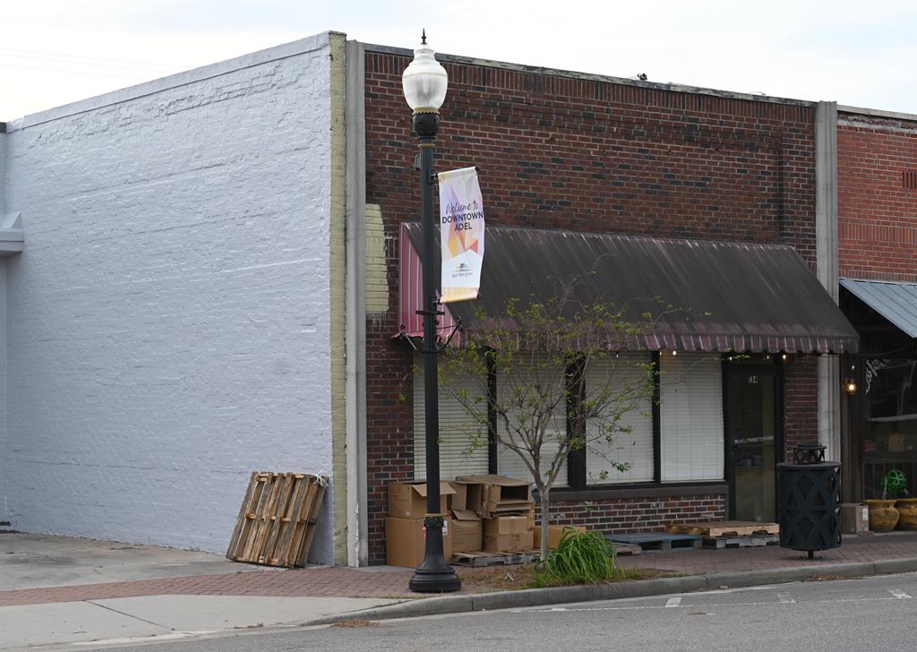 134 S Hutchinson — photo