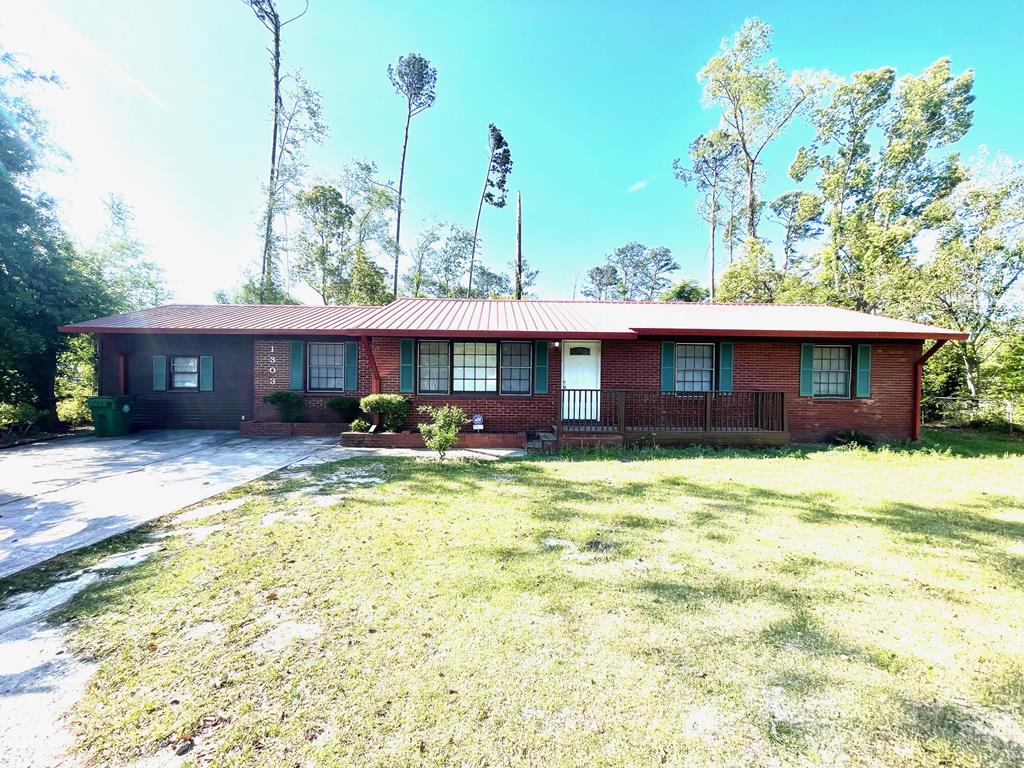 1303 Pineview Dr — photo