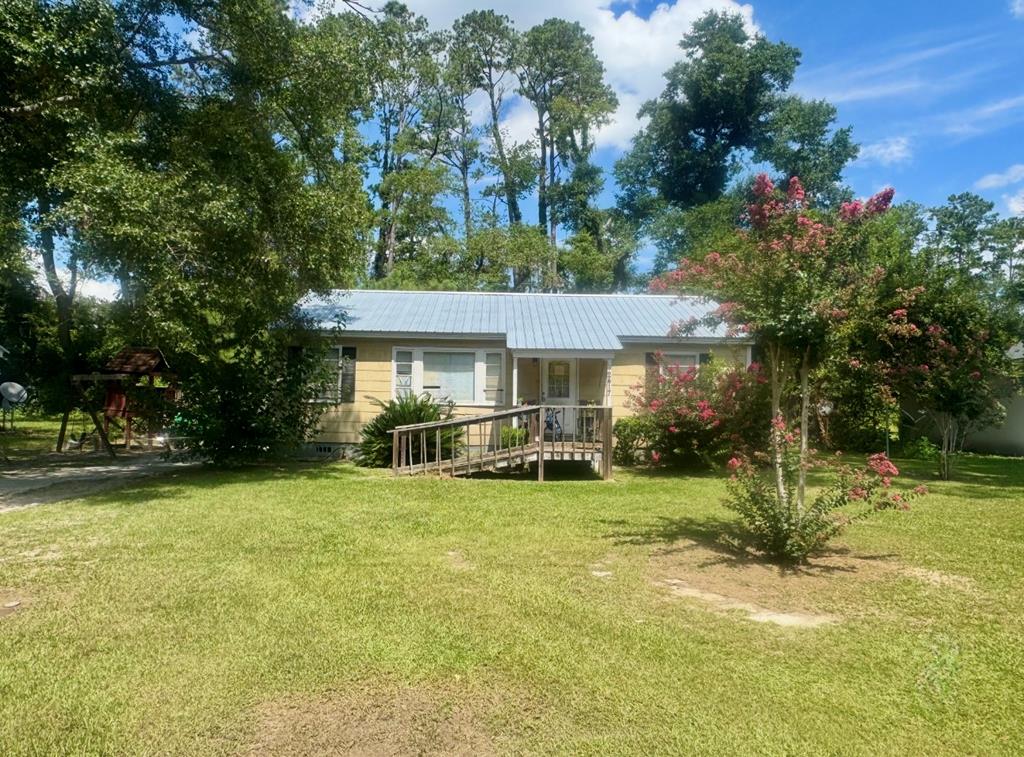 2417 Giddens Dr — photo