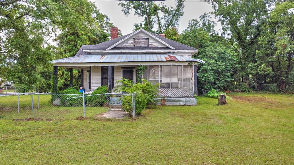 401 Lester Street — photo