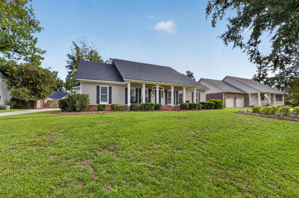 1015 Williamsburg Dr — photo