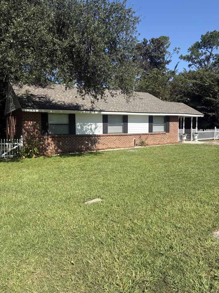 700 Azalea Cir — photo