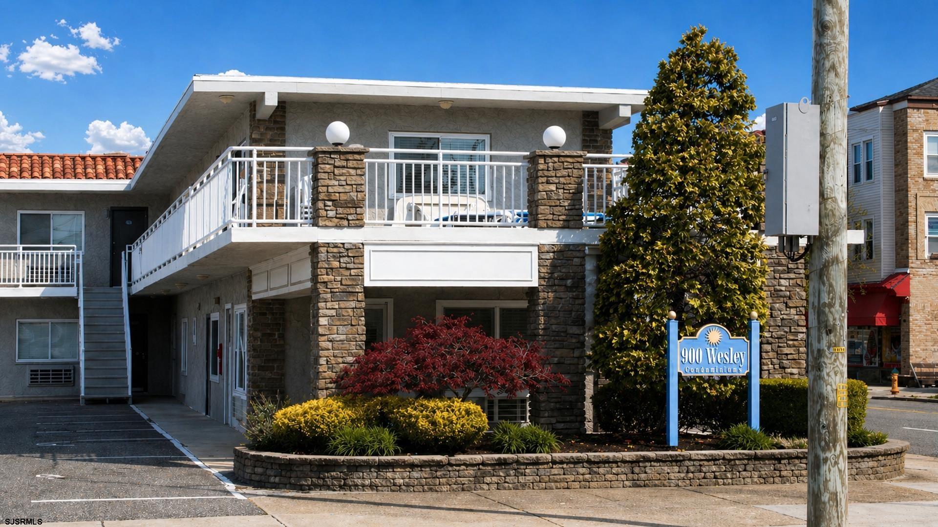 900 Wesley 111 — photo