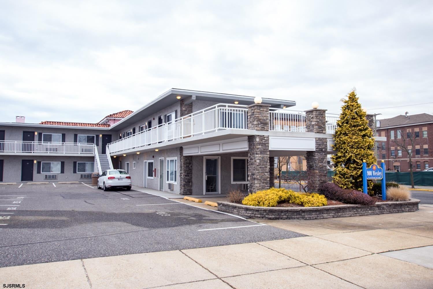 900 Wesley 207 — photo
