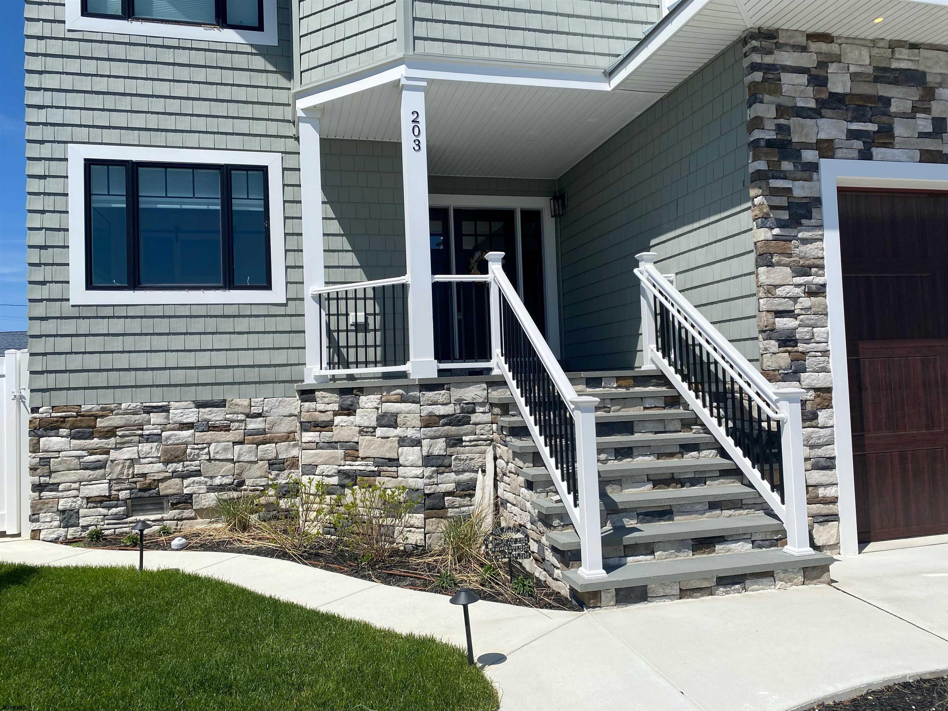 203 E Evans Blvd — photo