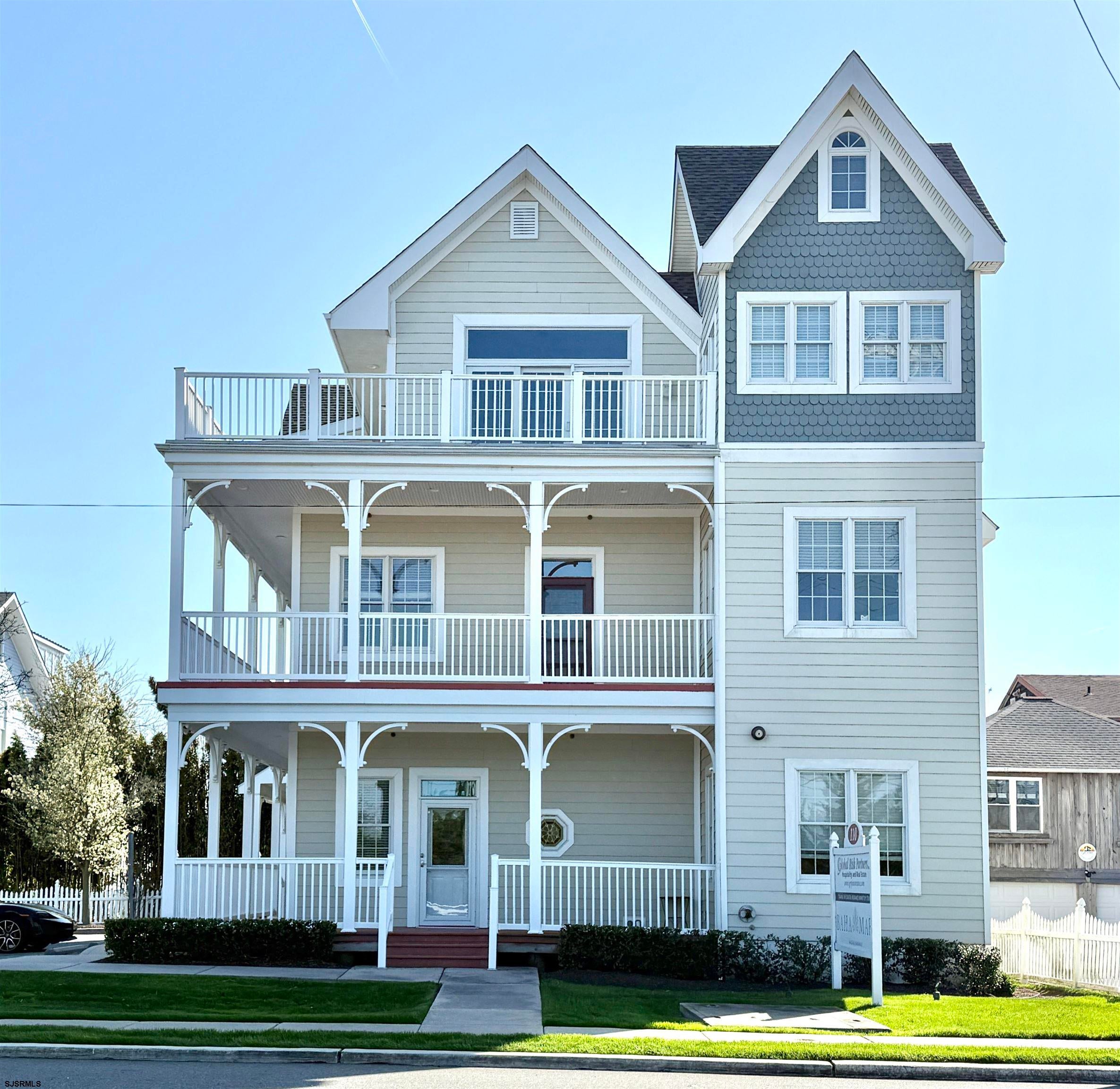 110 E Maryland Ave — photo