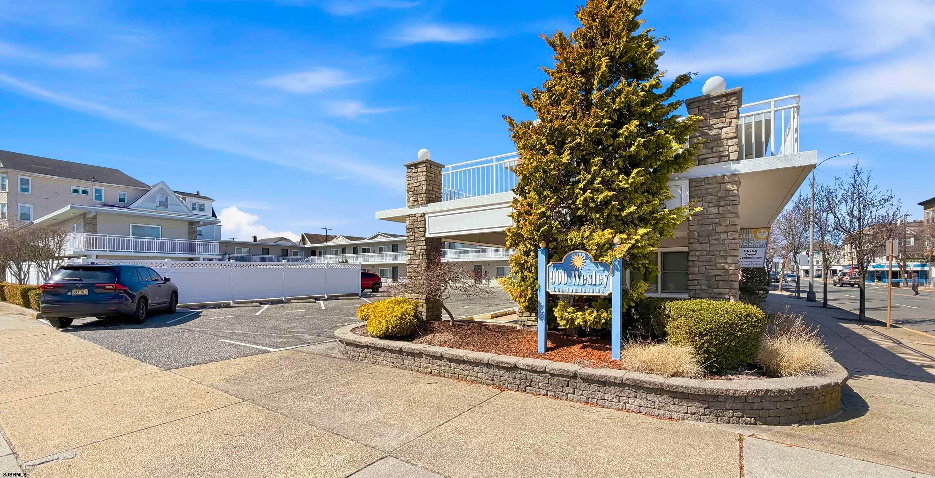 900 Wesley 215 — photo