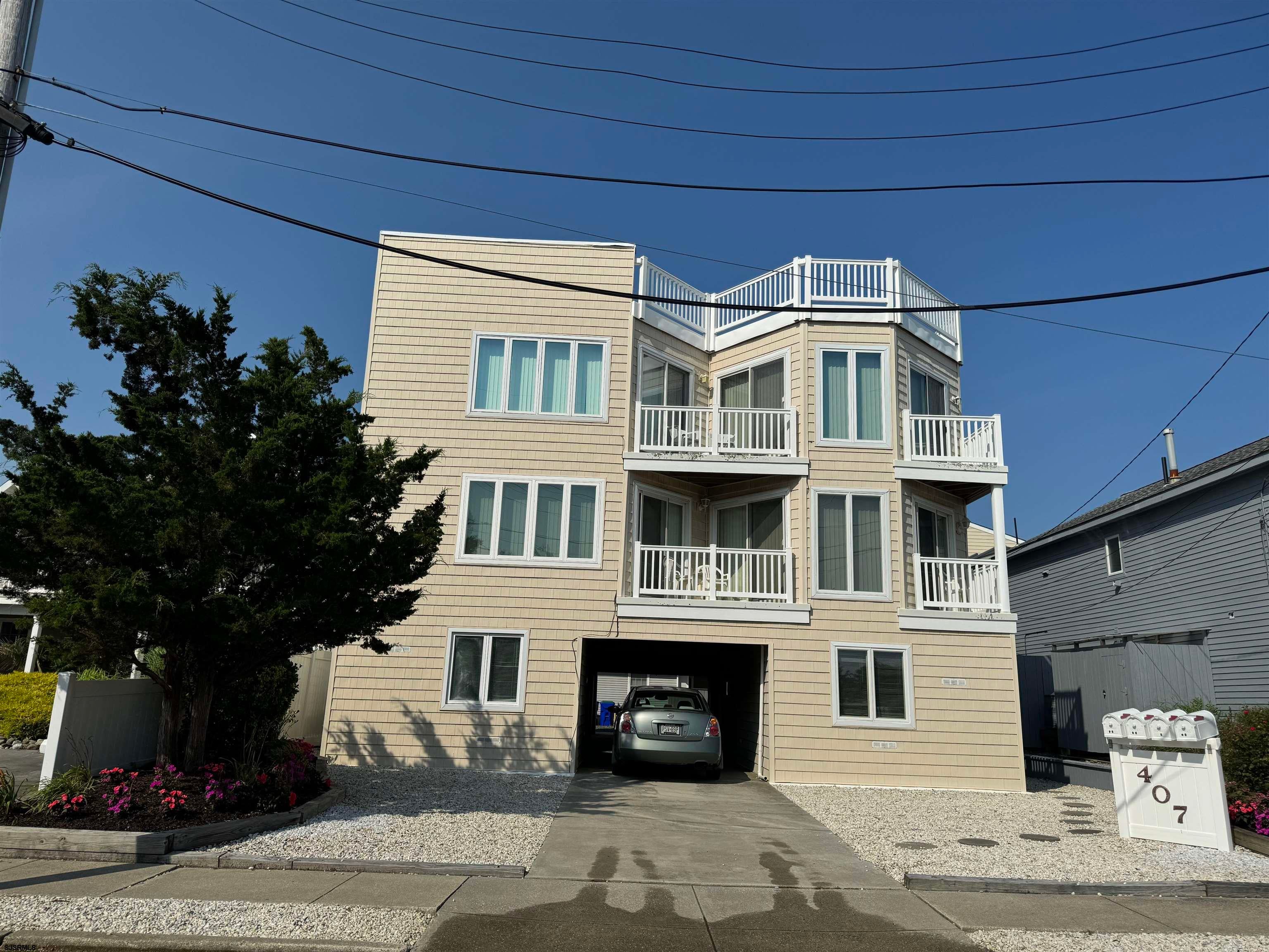 407 S 36 St Beach Block — photo