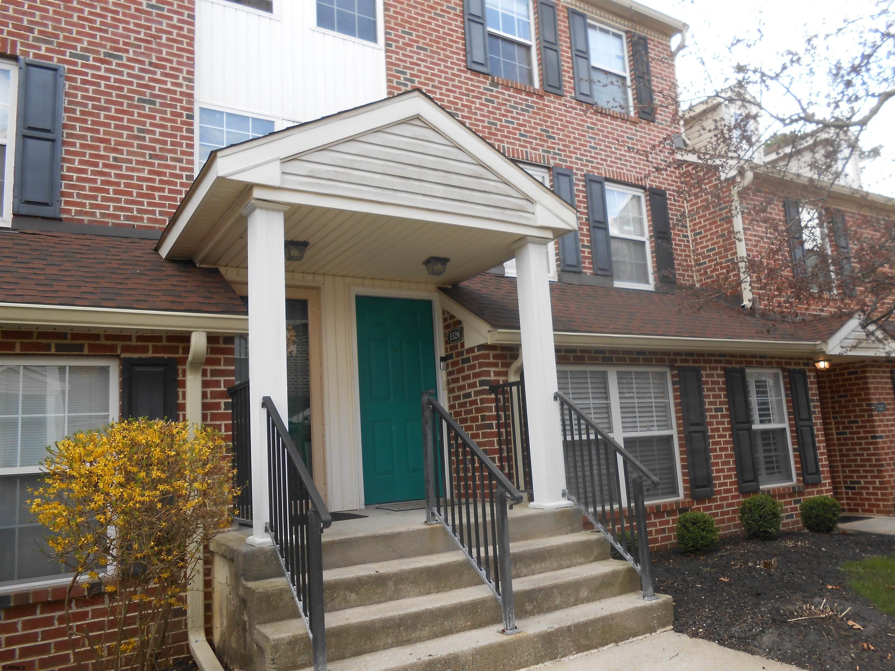 1526 Thomas Jefferson Ct 426 — photo
