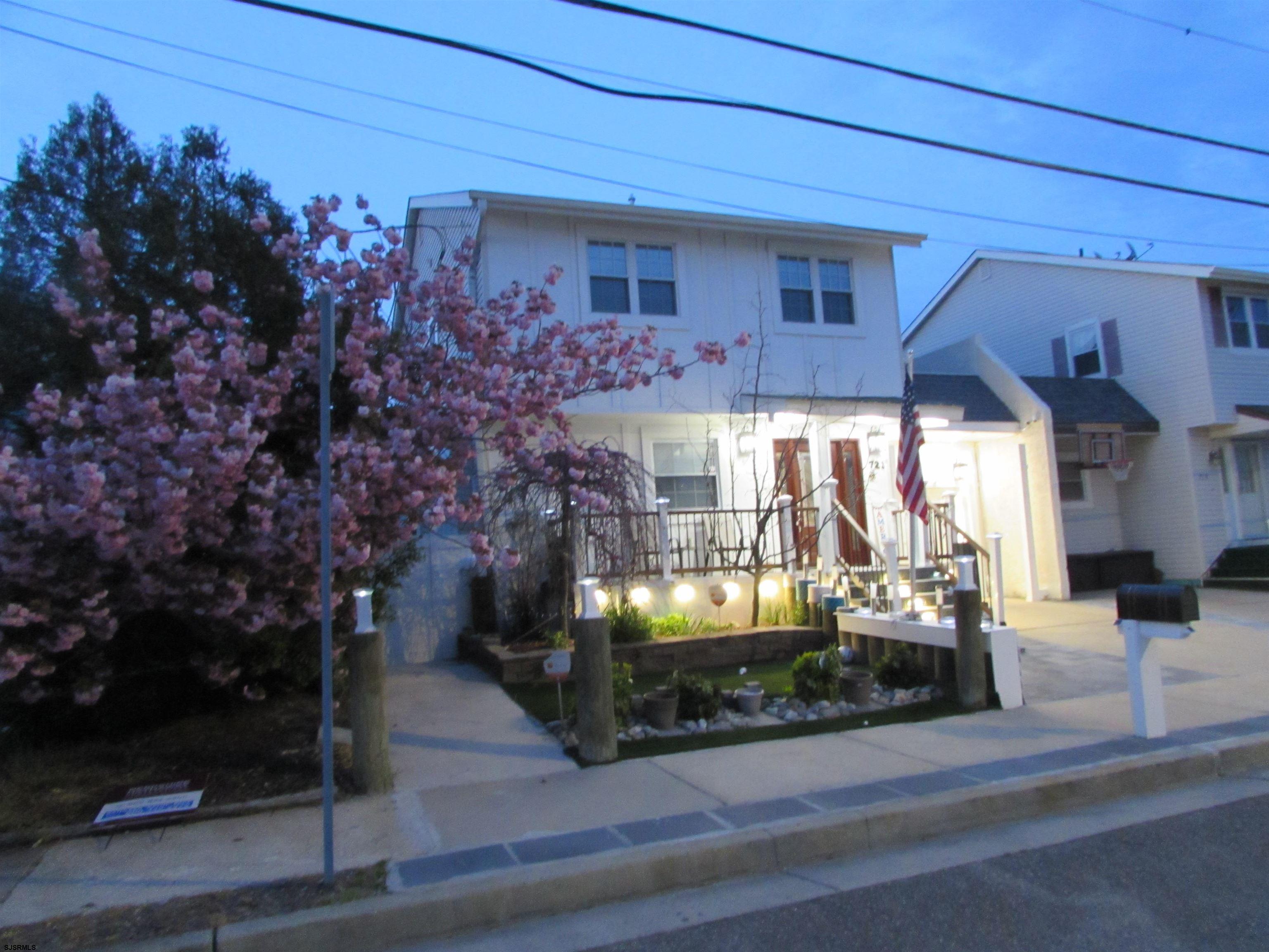 721 N Victoria Ave — photo