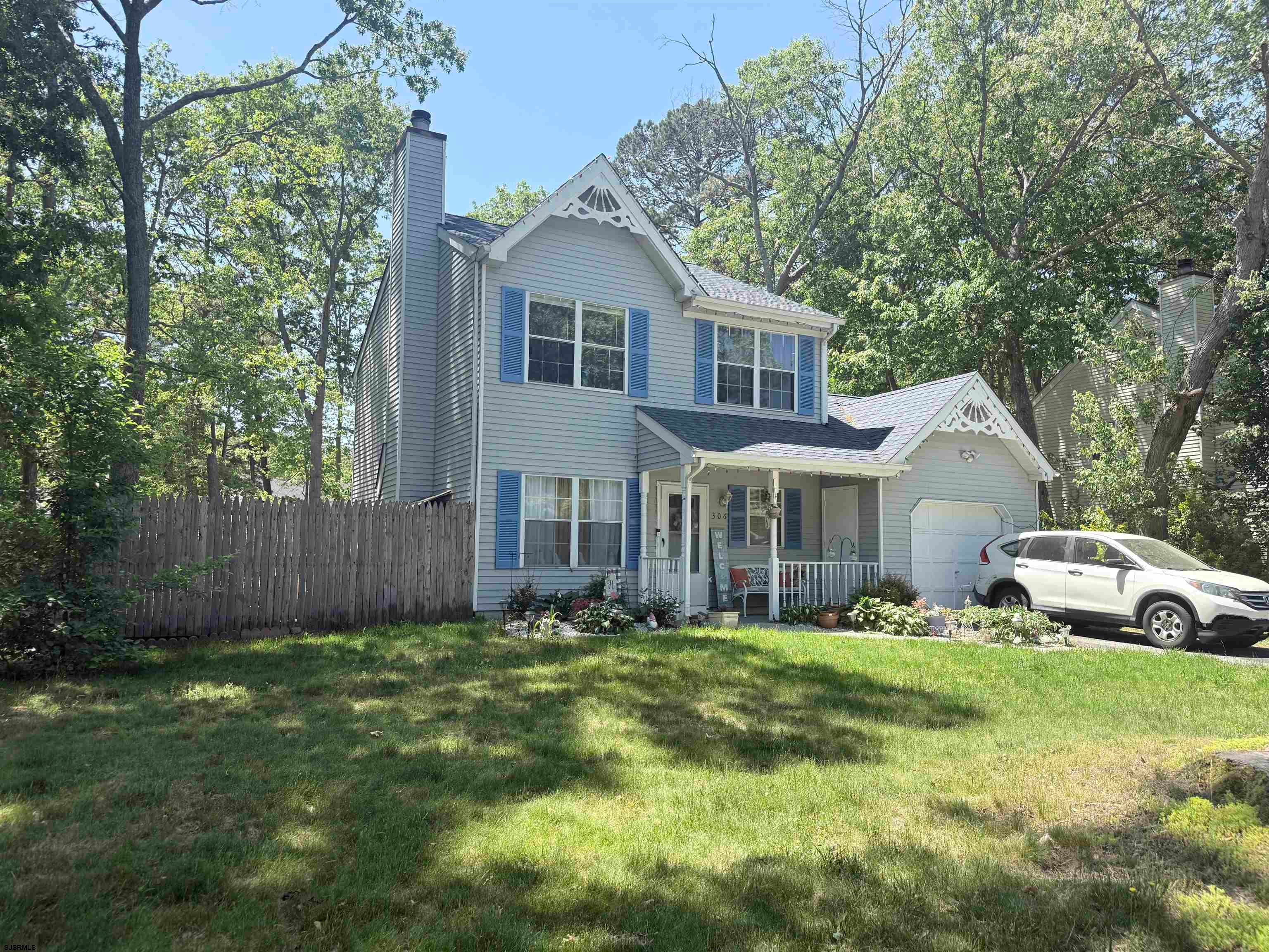 306 E Cos Cob Dr — photo
