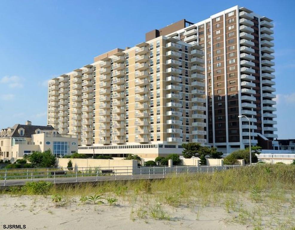 101 S Plaza 908 — photo