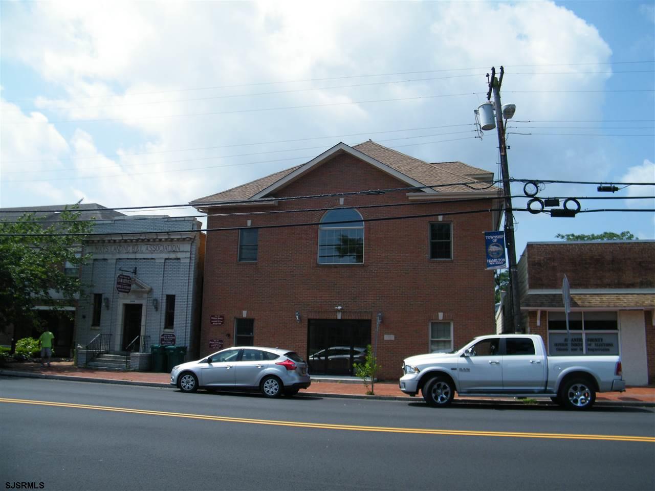 5918 Main — photo