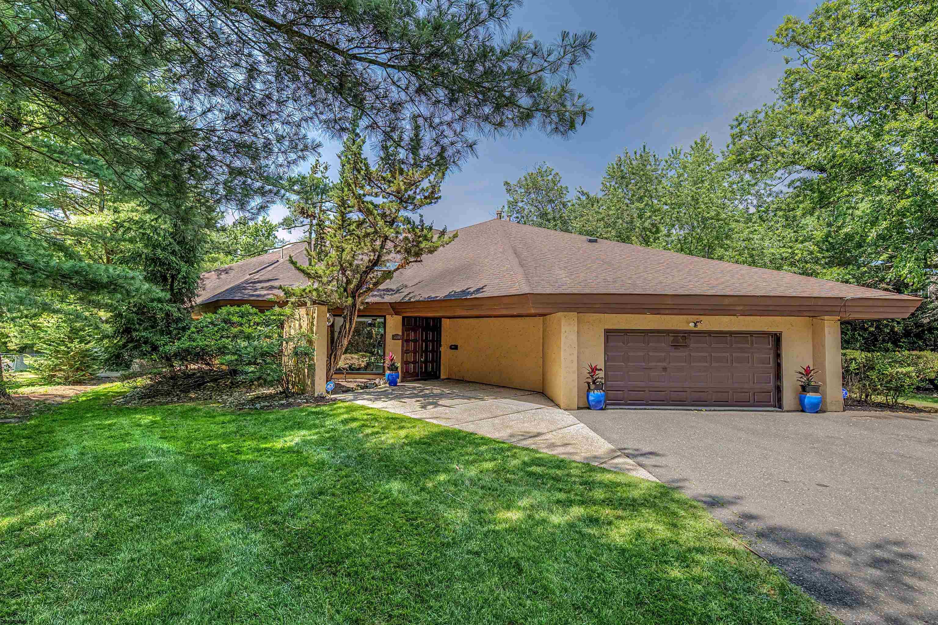 400 Pleasant Valley Ave — photo
