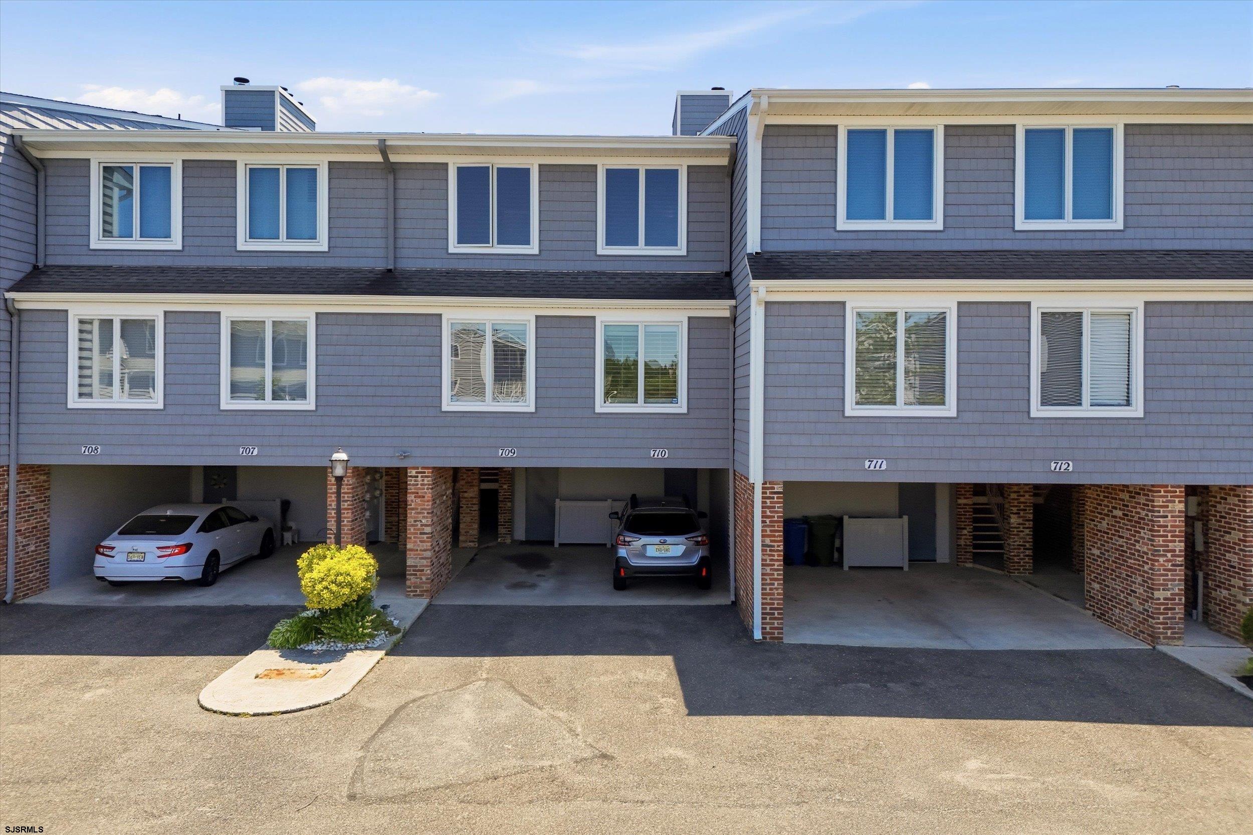 710 Harbour 710 — photo