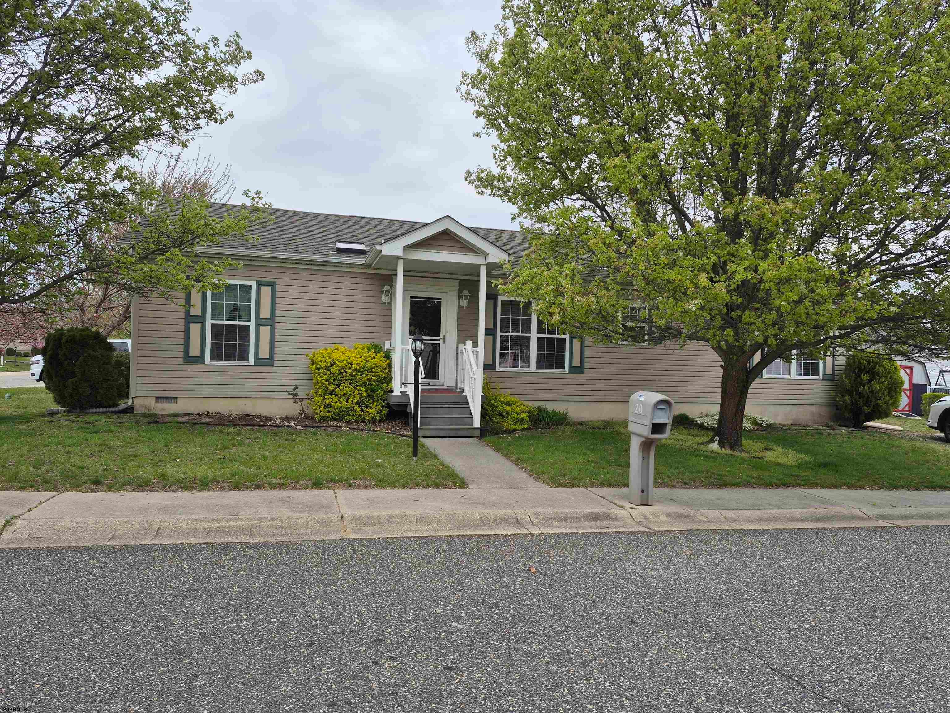 20 Oaks Dr — photo