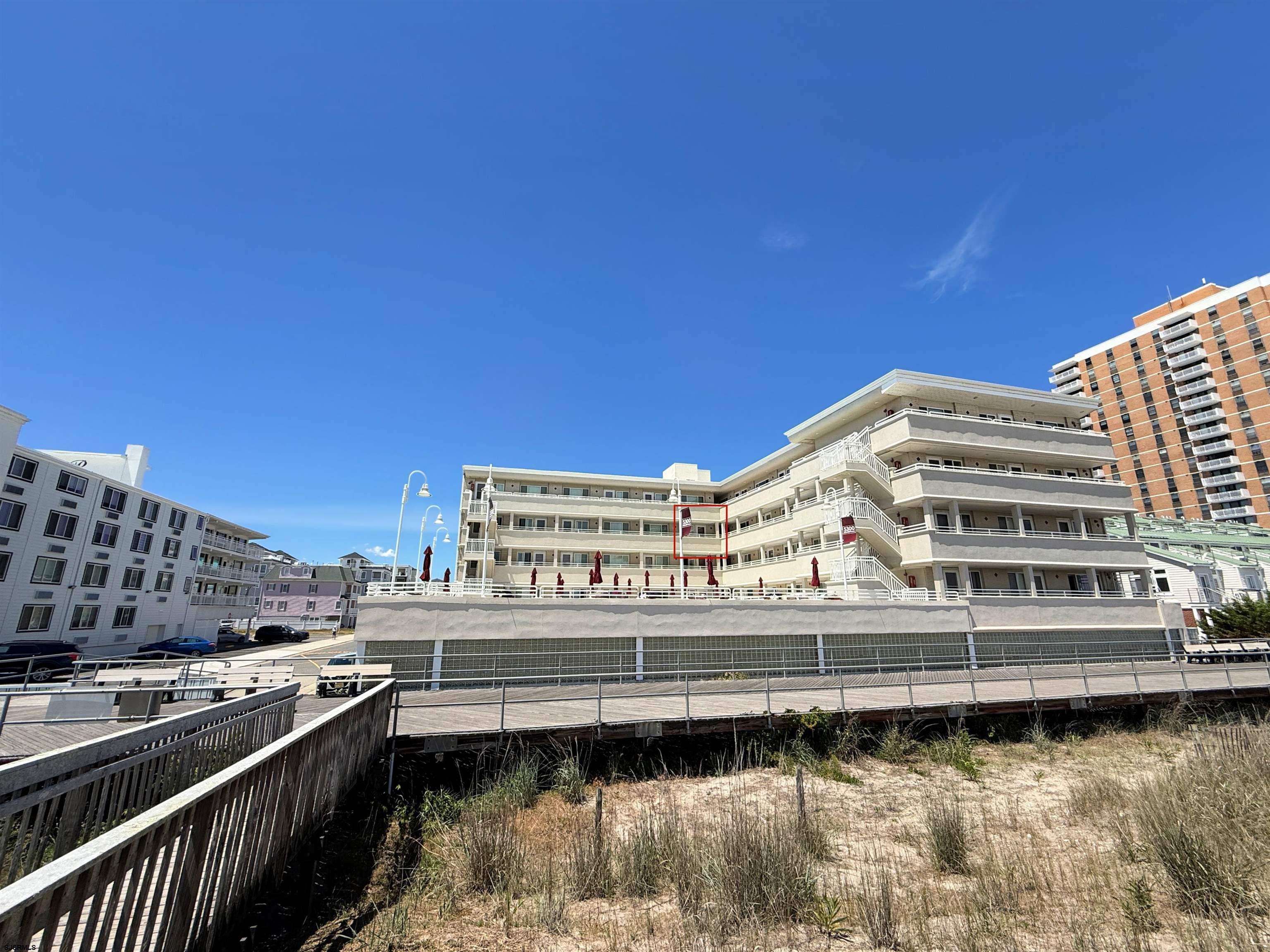 5300 Boardwalk 220 — photo
