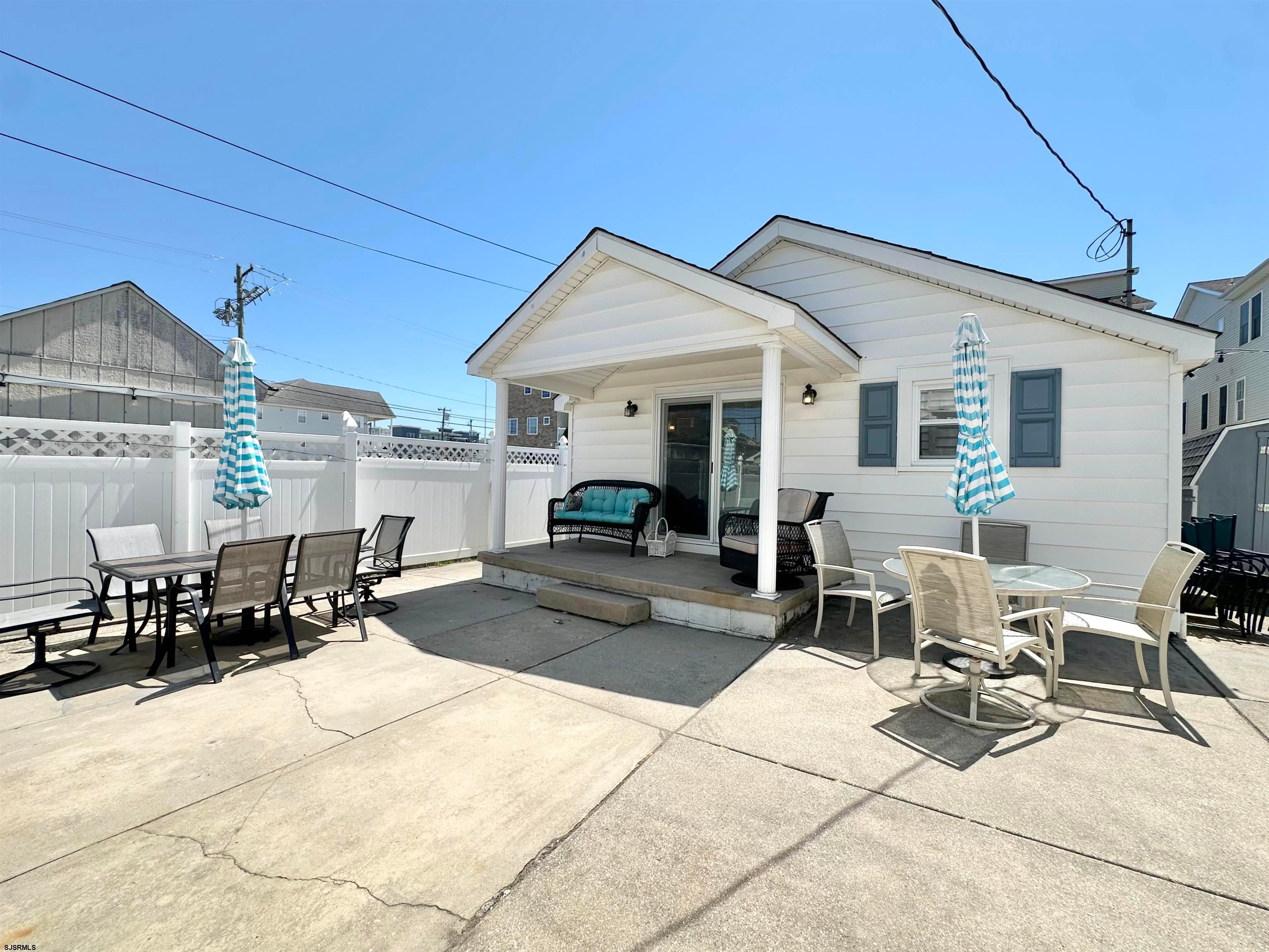 148 E Burk C — photo
