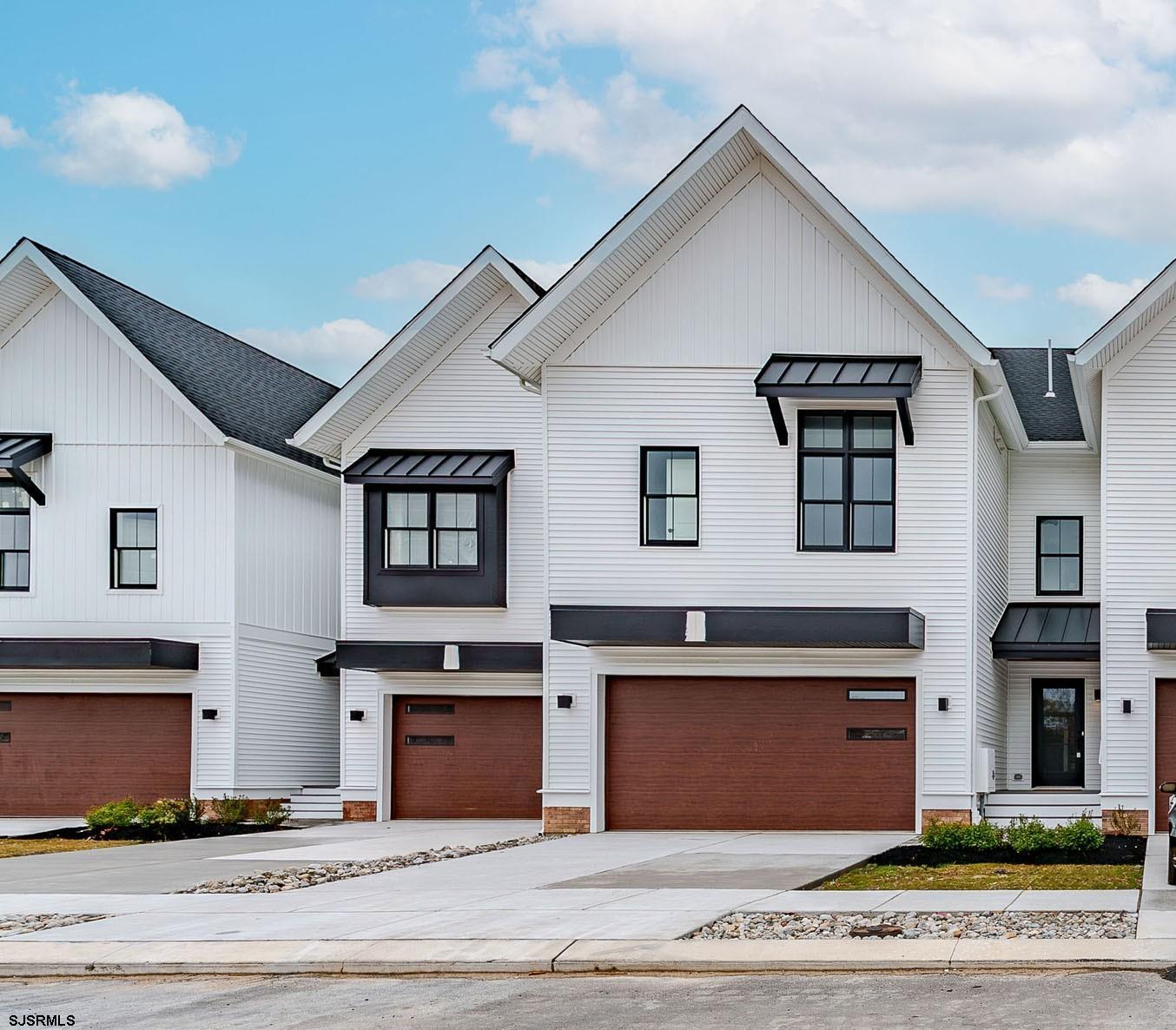 34 Creek View — photo