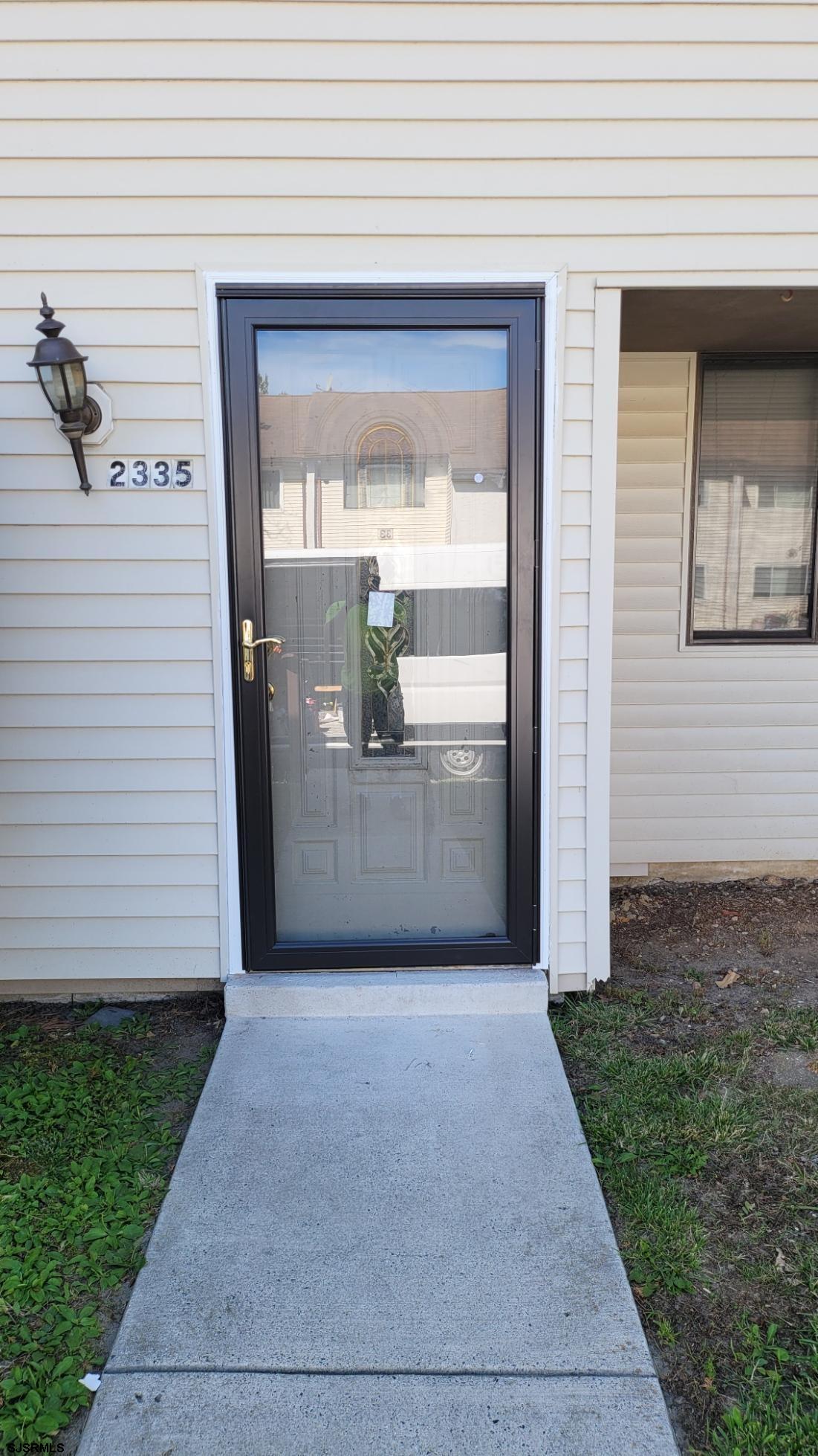 2335 Primrose 2335 — photo