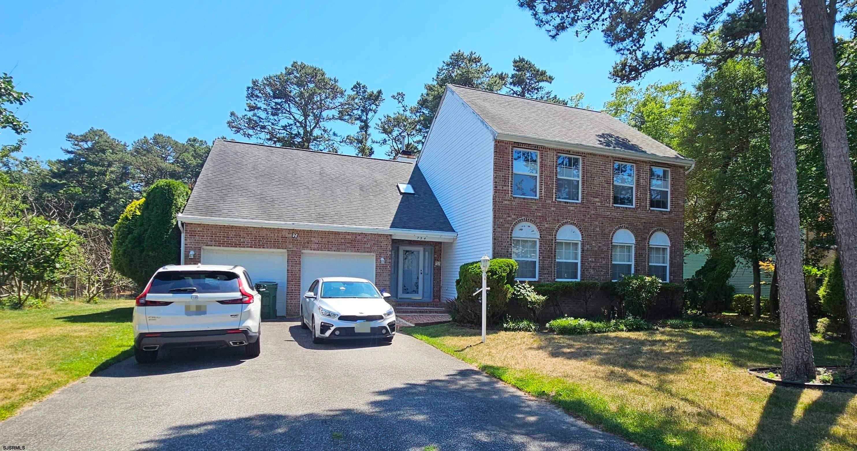 734 E Village Dr — photo
