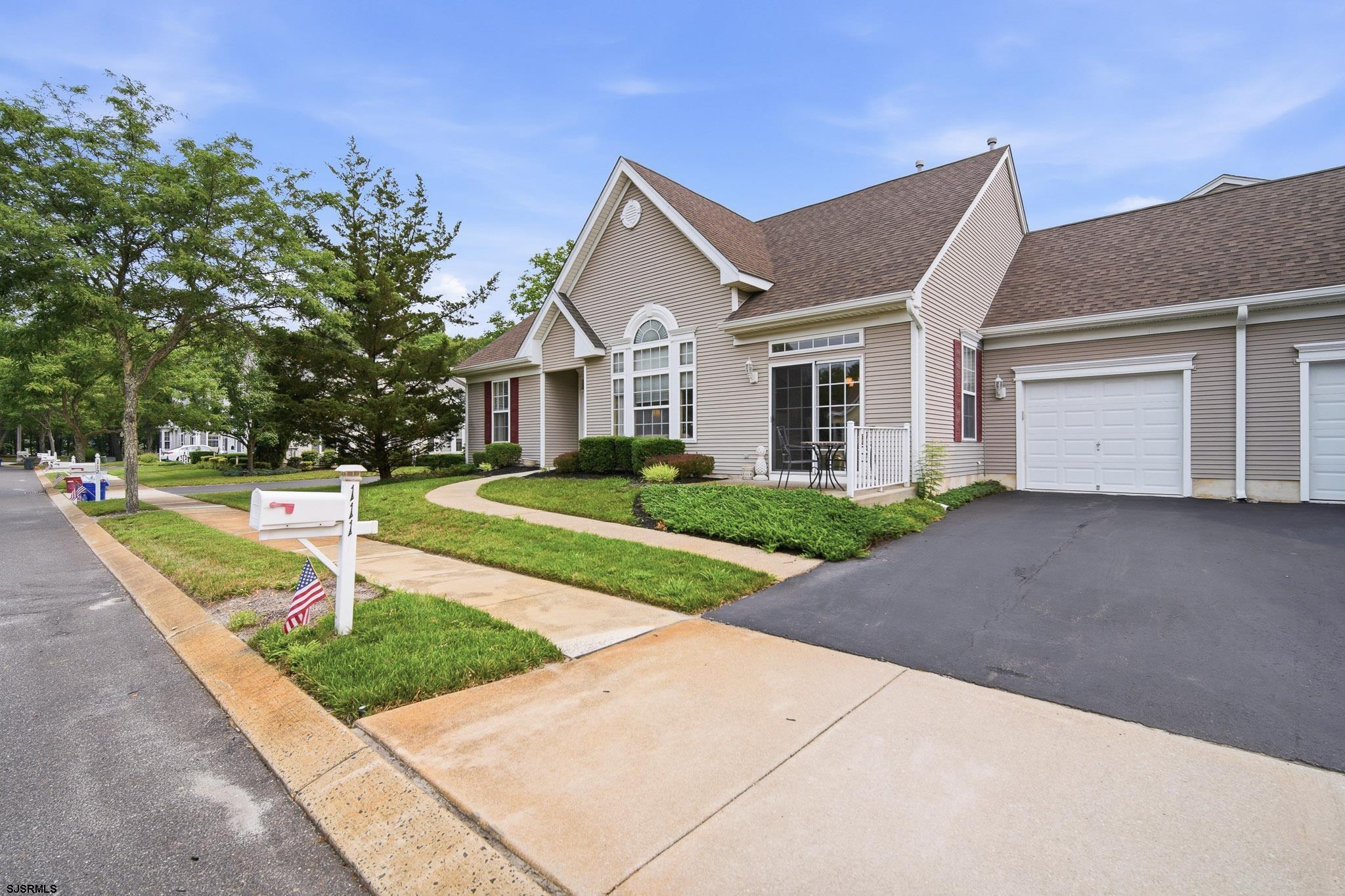 111 Dover Ct — photo