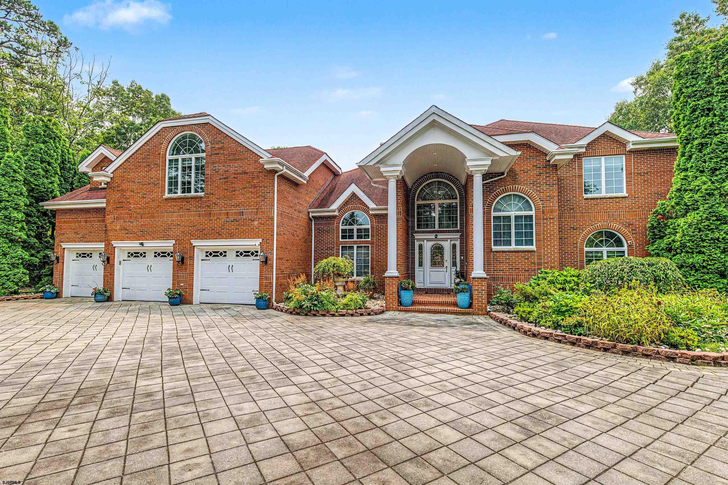 504 Pelham Dr — photo