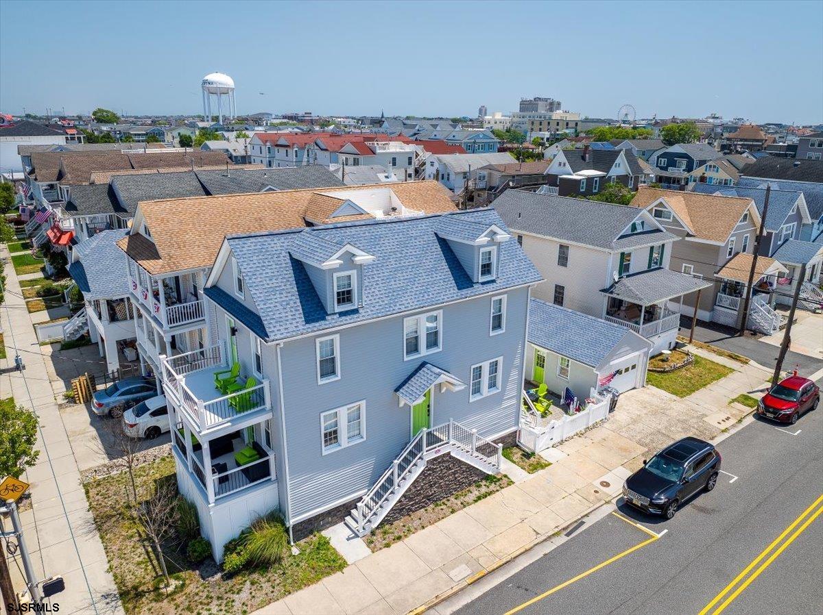 1 E 10th — photo