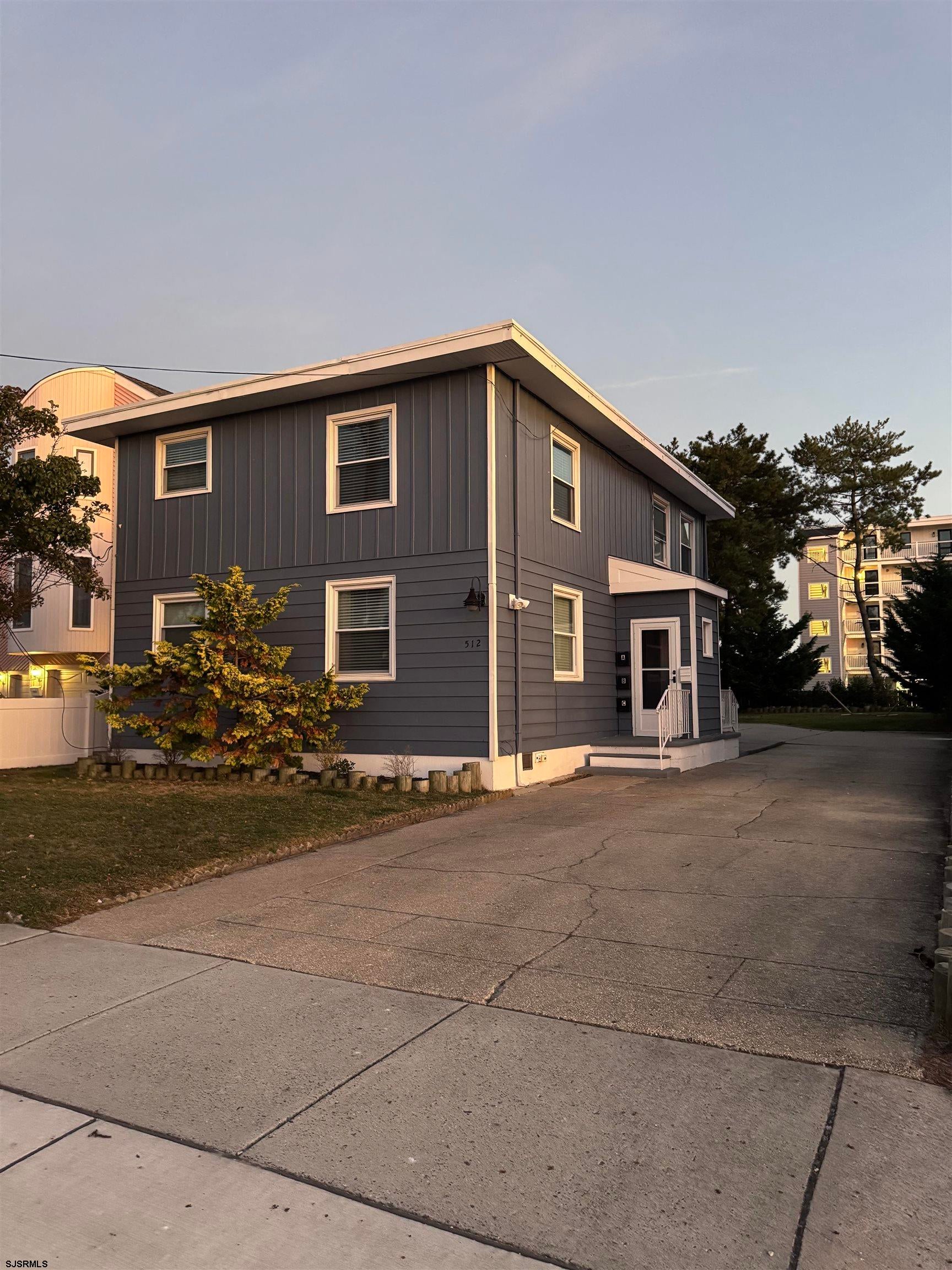 512 B W Brigantine — photo