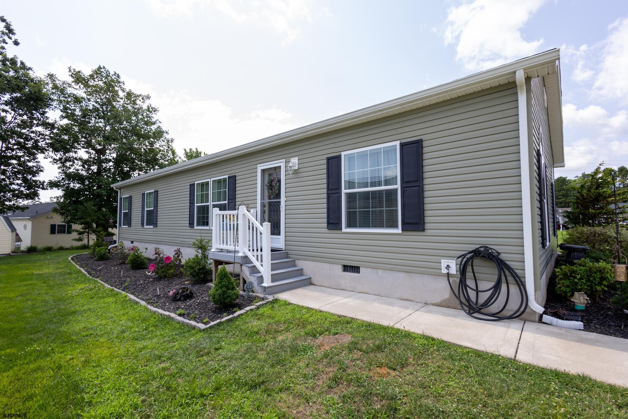 35 Pinetree Ln — photo