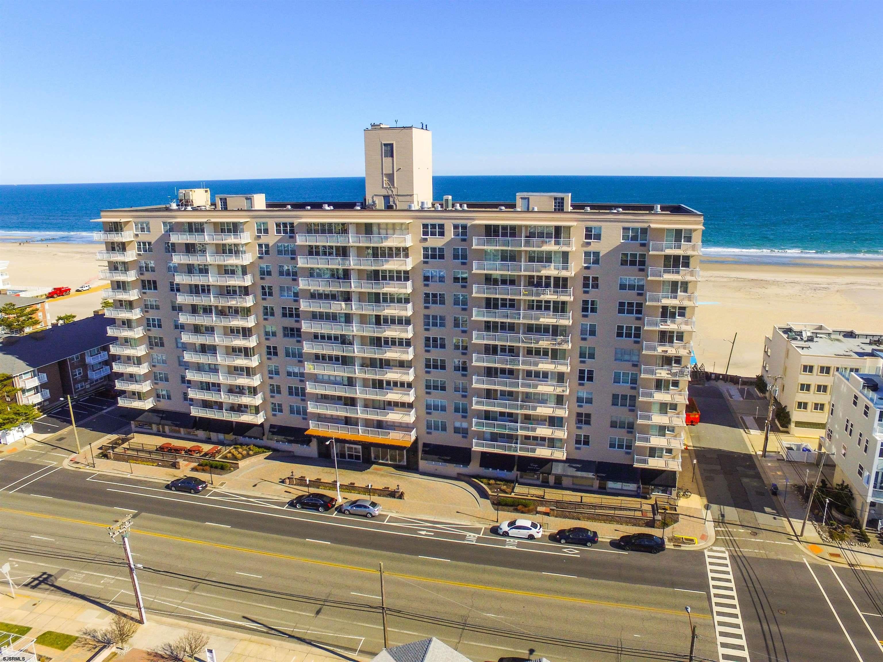 9400 Atlantic 305 — photo