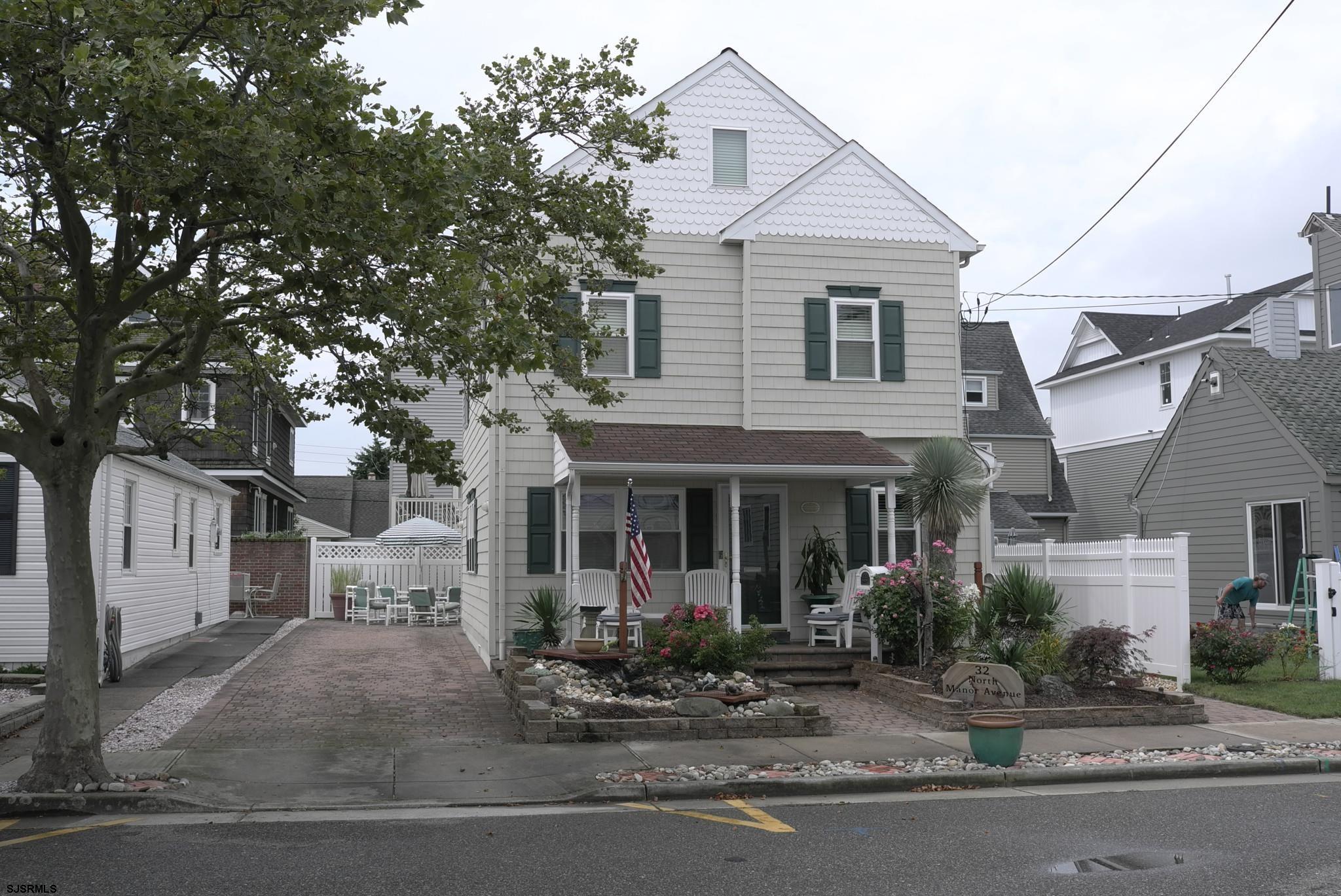 32 Manor — photo