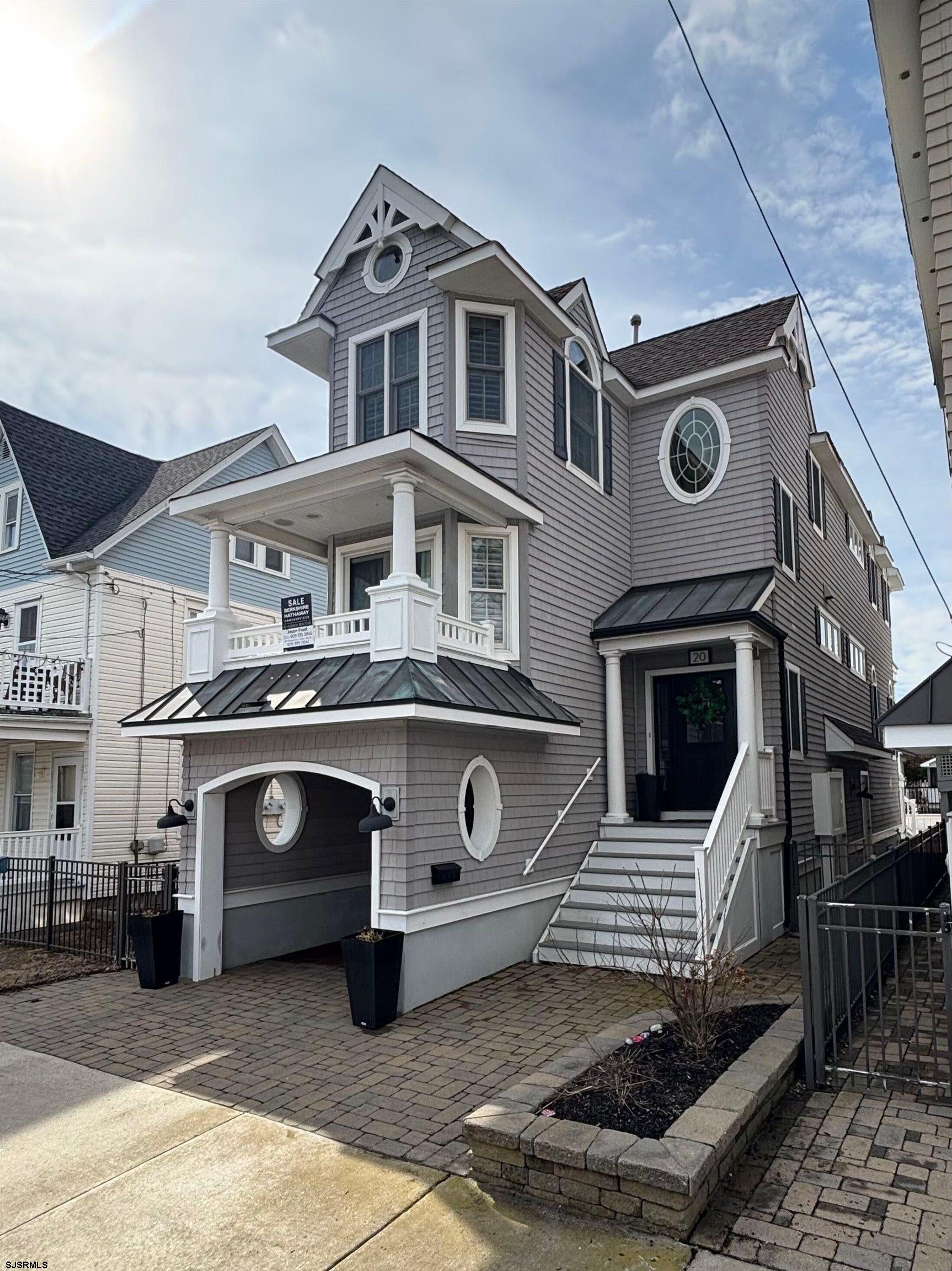 20 W 10th Street — photo