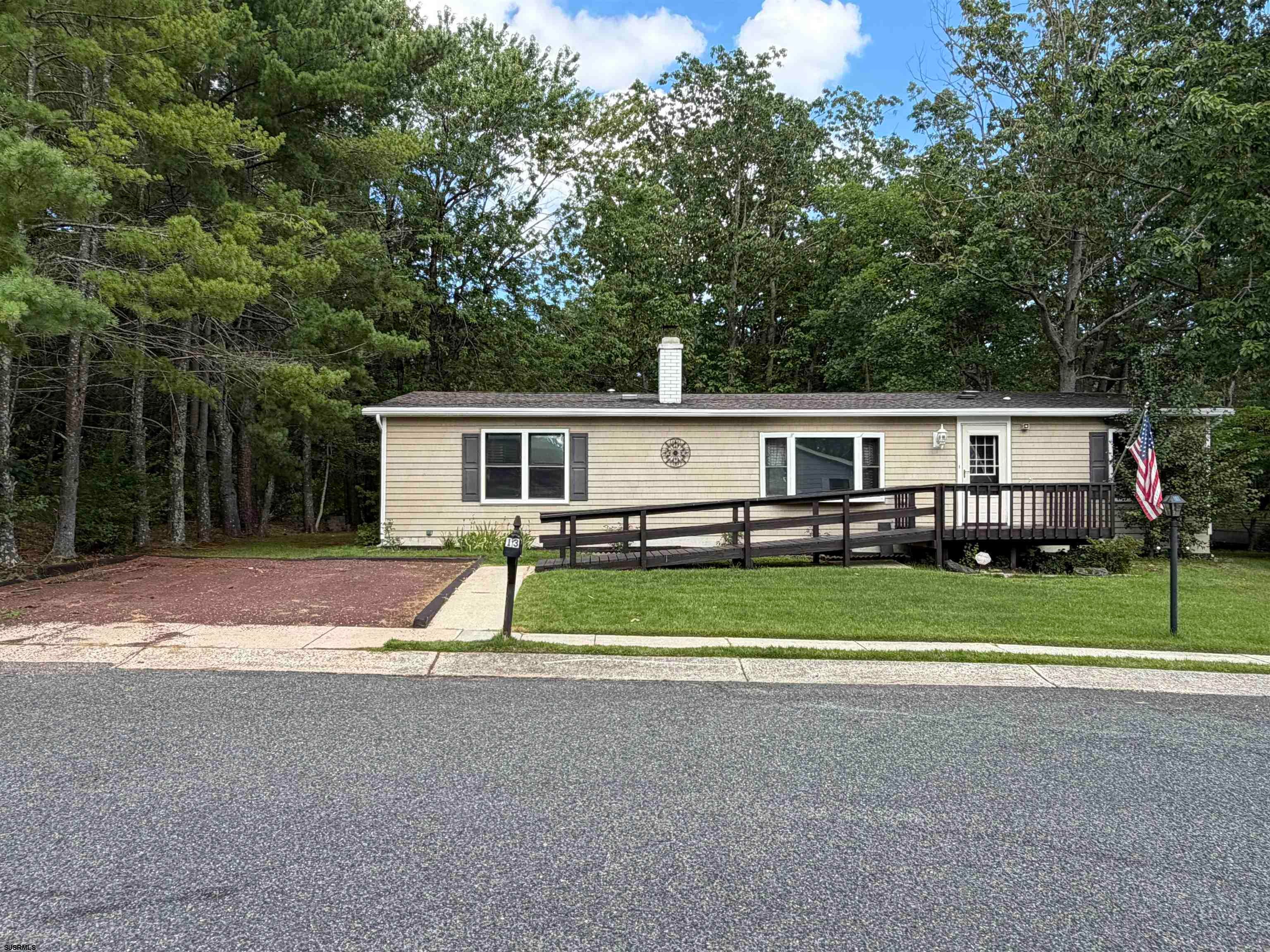 13 Holly Ct — photo