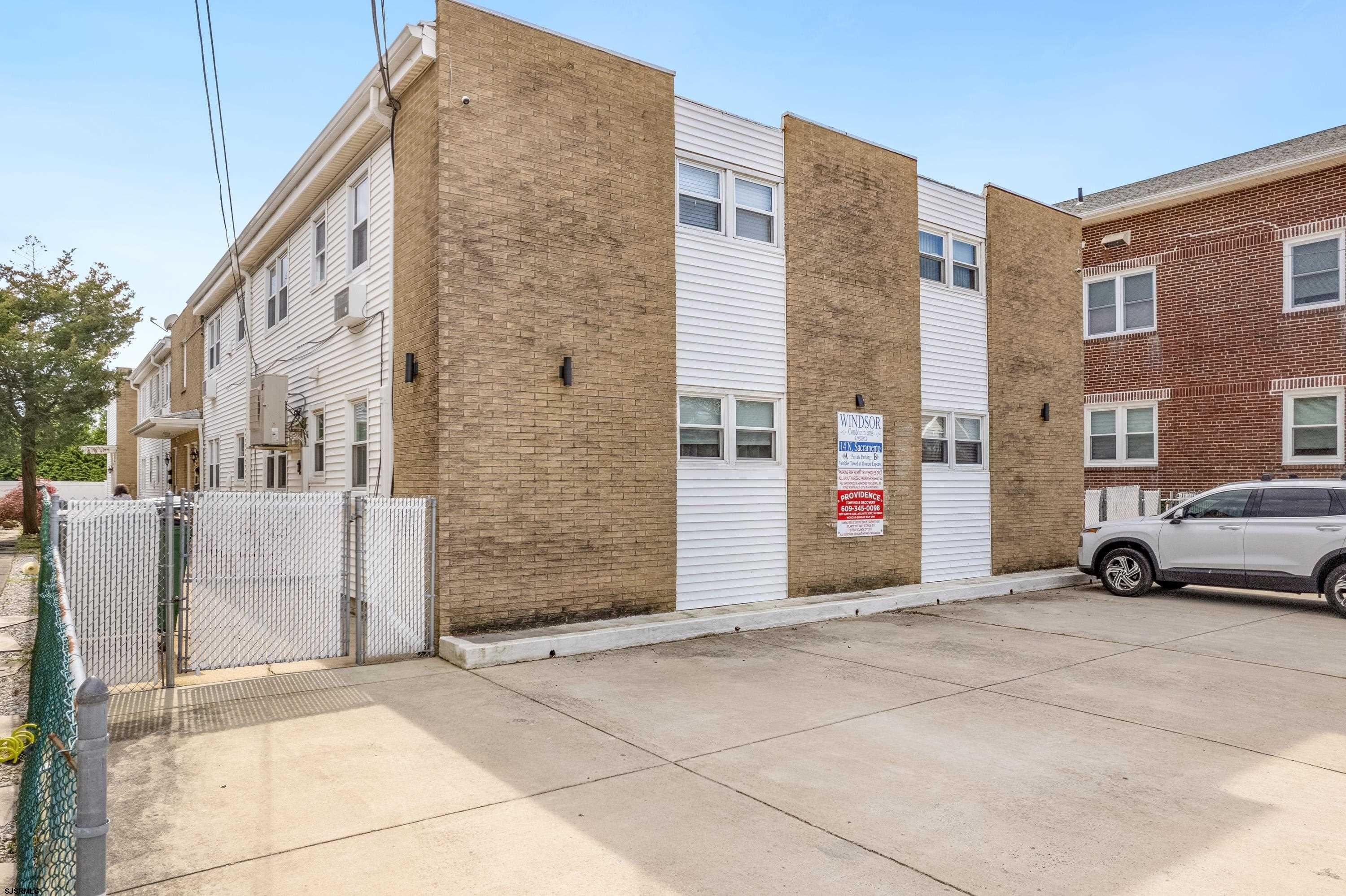 14 N Sacramento Ave B1 — photo