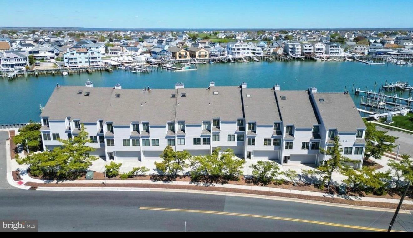 703 Bayshore 3 — photo