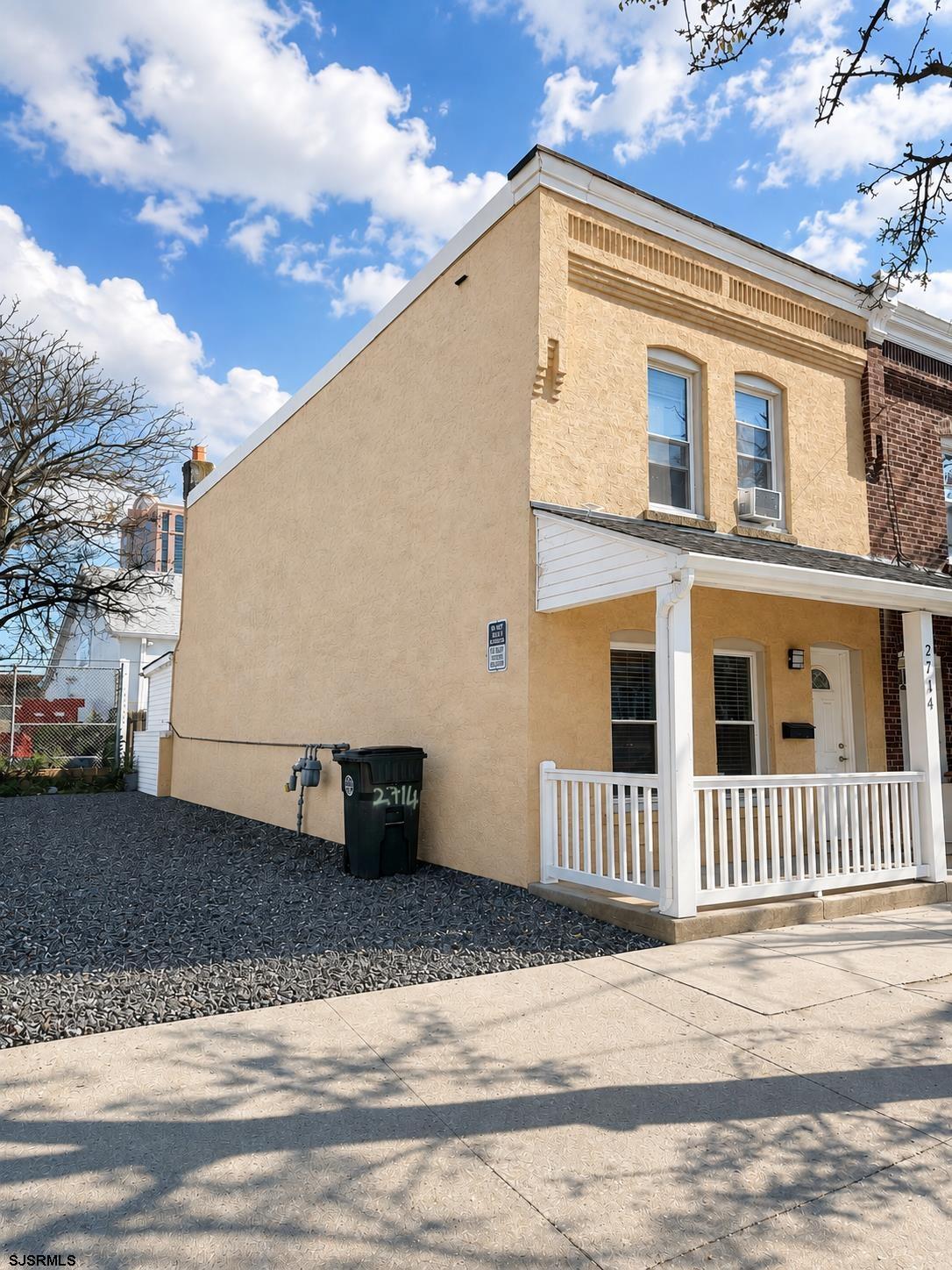 2714 Fairmount Ave — photo