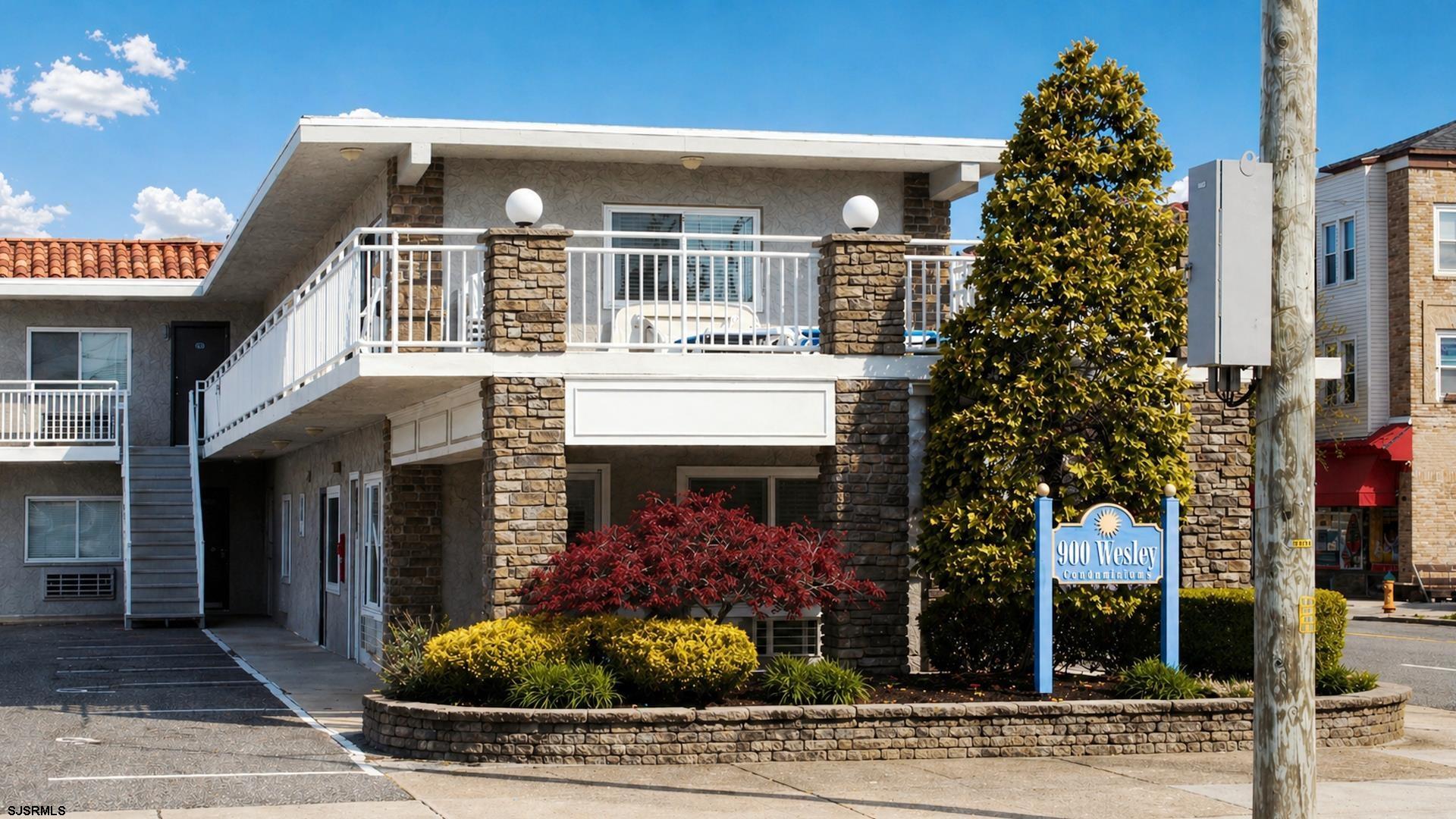 900 Wesley 212 — photo