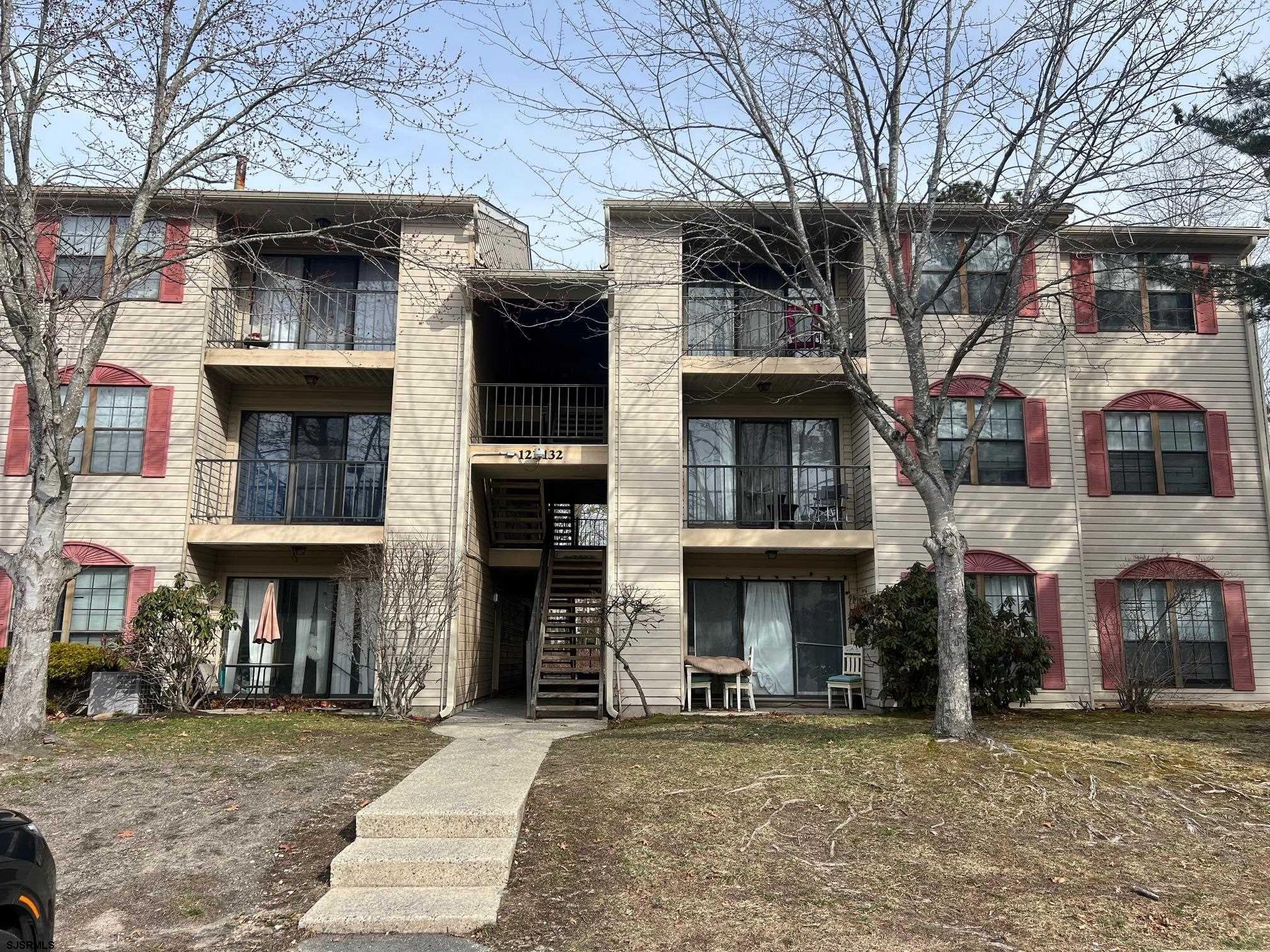 123 Colonial 123 — photo